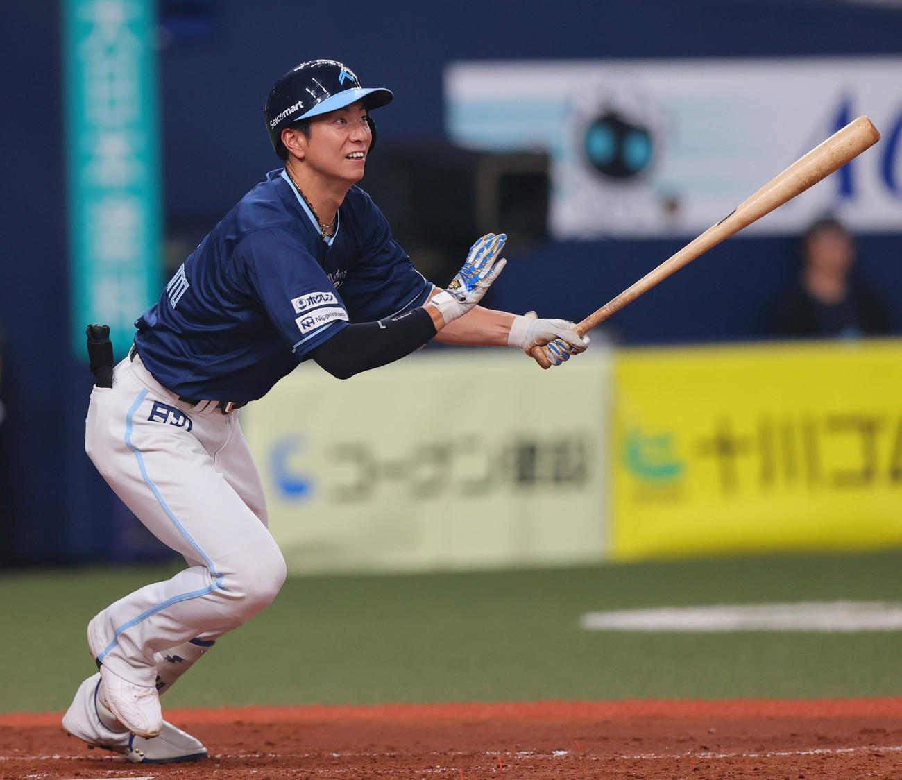 オリックス対日本ハム　4回表日本ハム1死一、三塁、松本は右前適時打を放つ（撮影・上山淳一）