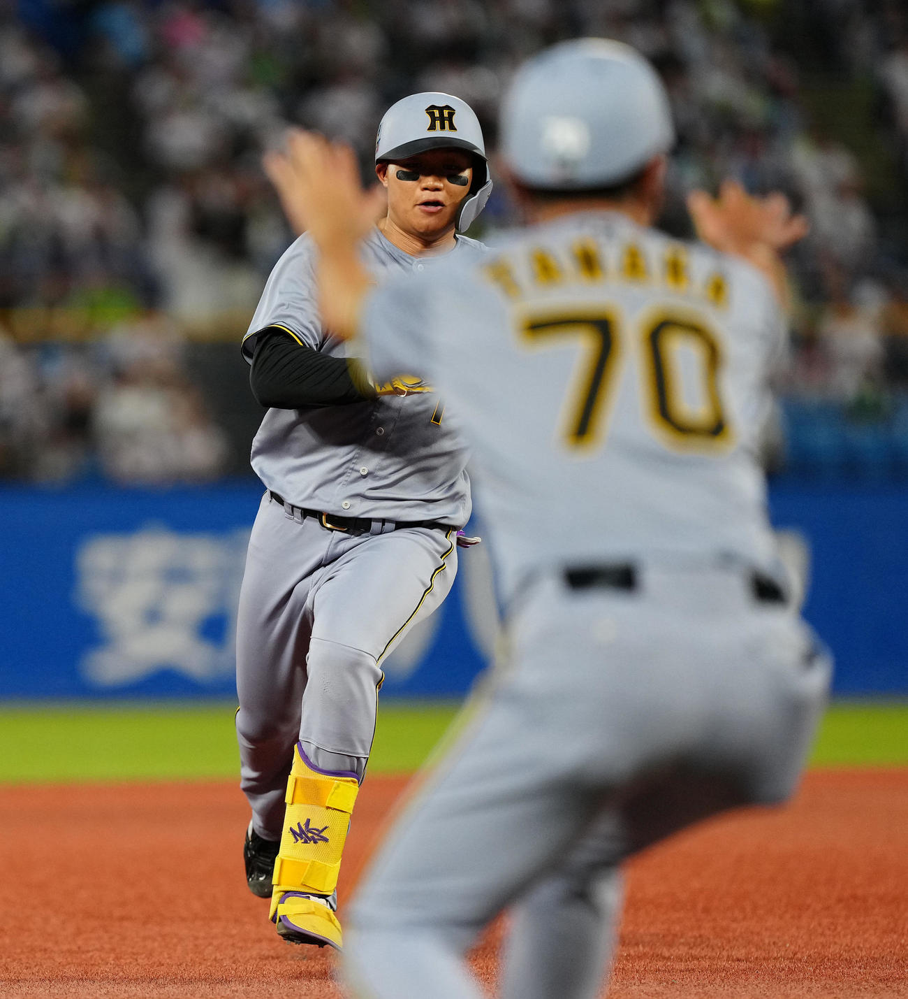 ヤクルト対阪神　3回表阪神2死、右三塁打を放ち、三塁へ向かう森下（撮影・鈴木みどり）