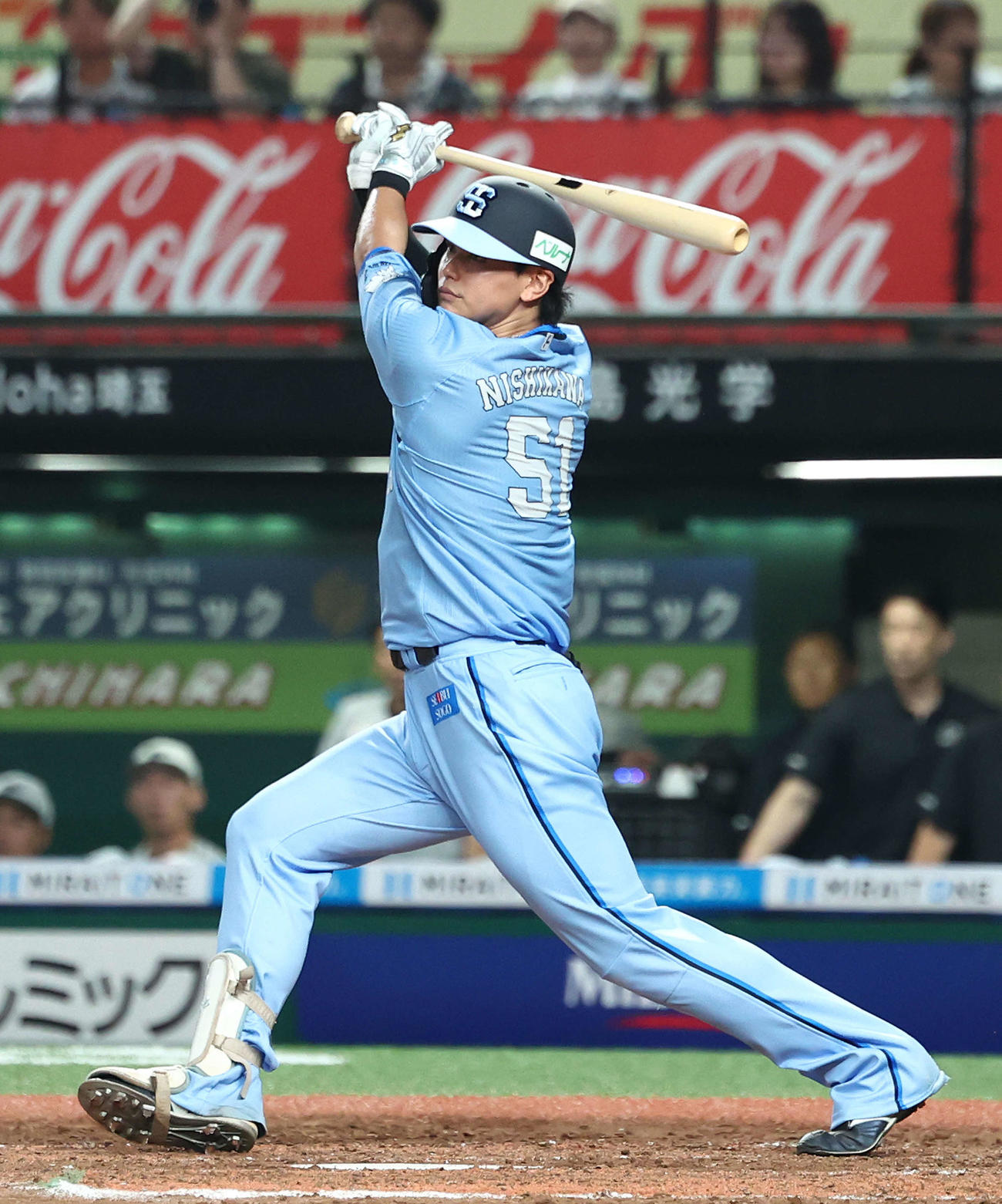 西武対ロッテ　5回裏西武1死二、三塁、左犠飛を放つ西川（撮影・河田真司）
