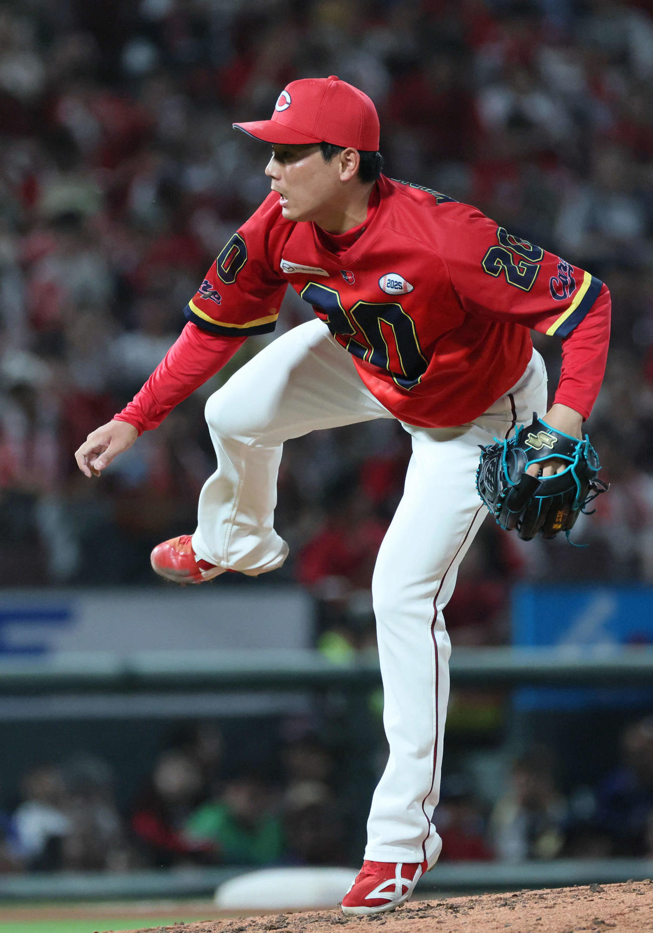 広島対中日　8回表中日、広島3番手の栗林（撮影・加藤孝規）