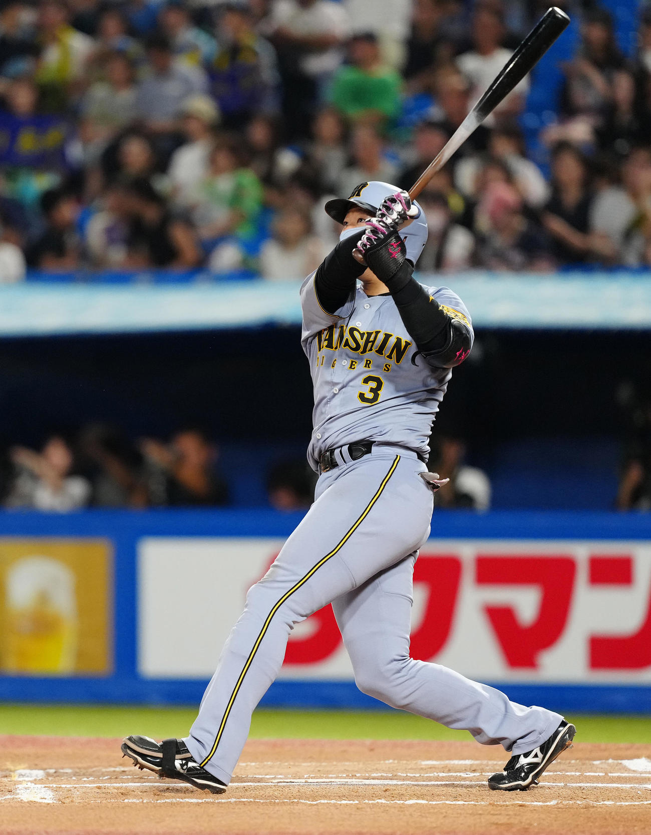 ヤクルト対阪神　6回表阪神無死、左越えソロ本塁打を放つ大山（撮影・鈴木みどり）