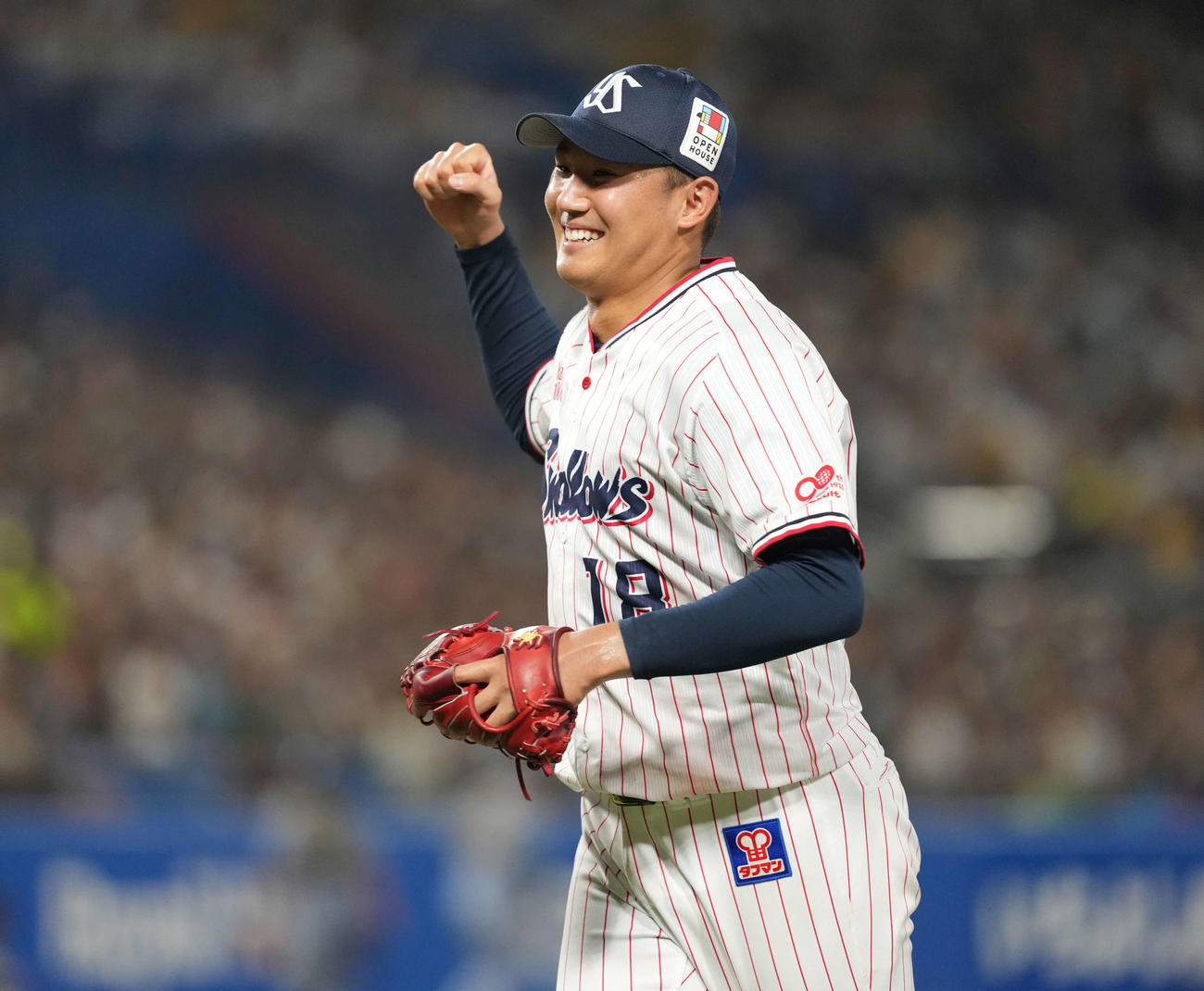 ヤクルト対阪神　5回を終え笑顔のヤクルト奥川（撮影・井上学）