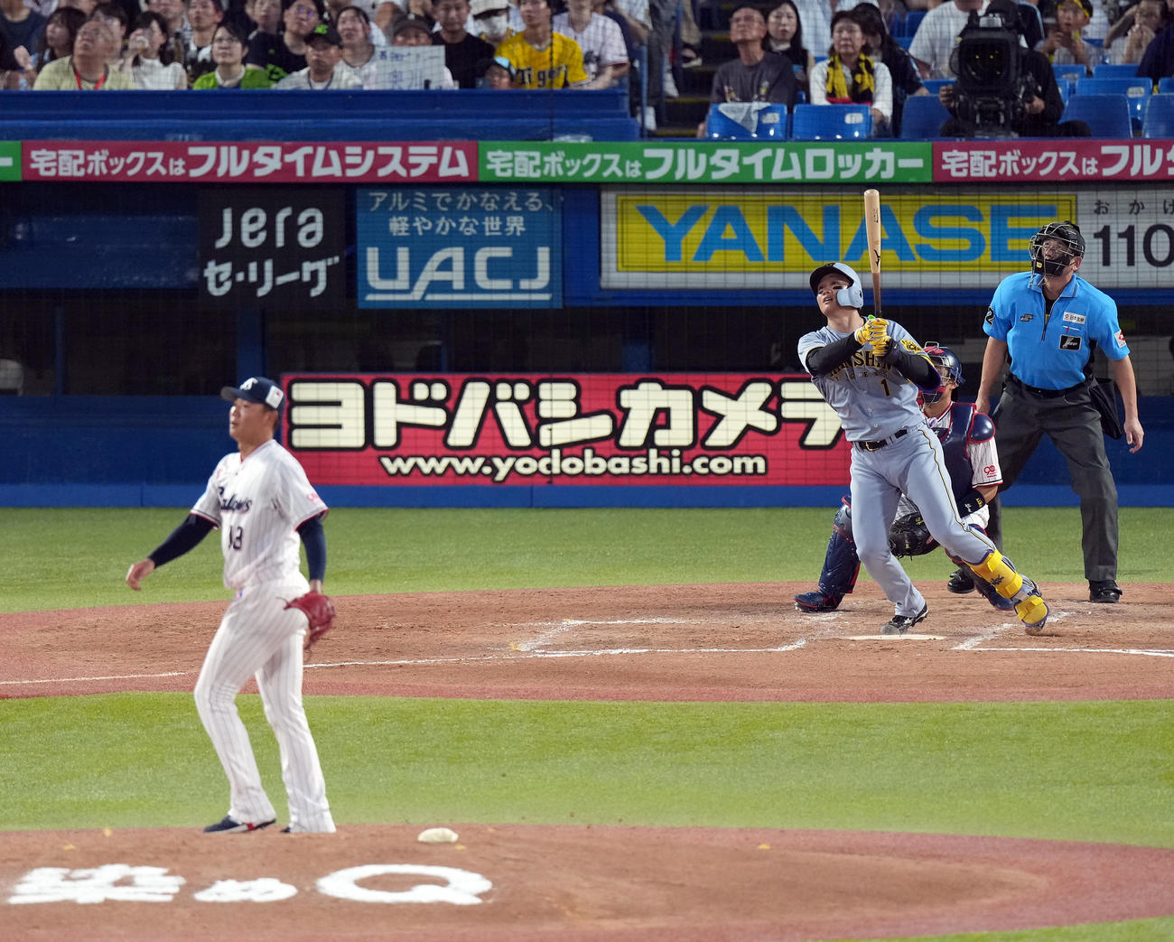 ヤクルト対阪神　3回表阪神2死、右前に三塁打を放つ森下。投手奥川（撮影・たえ見朱実）