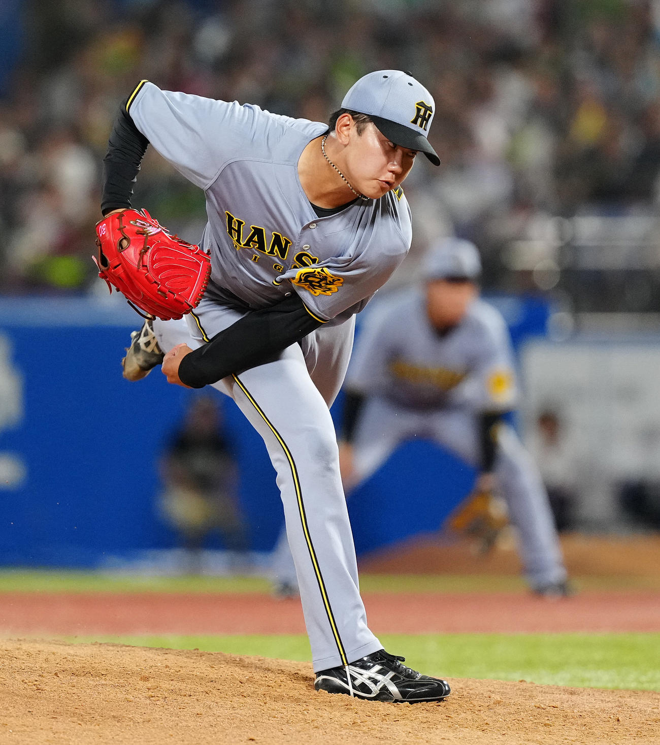ヤクルト対阪神　5回裏から2番手で登板した阪神門別（撮影・鈴木みどり）