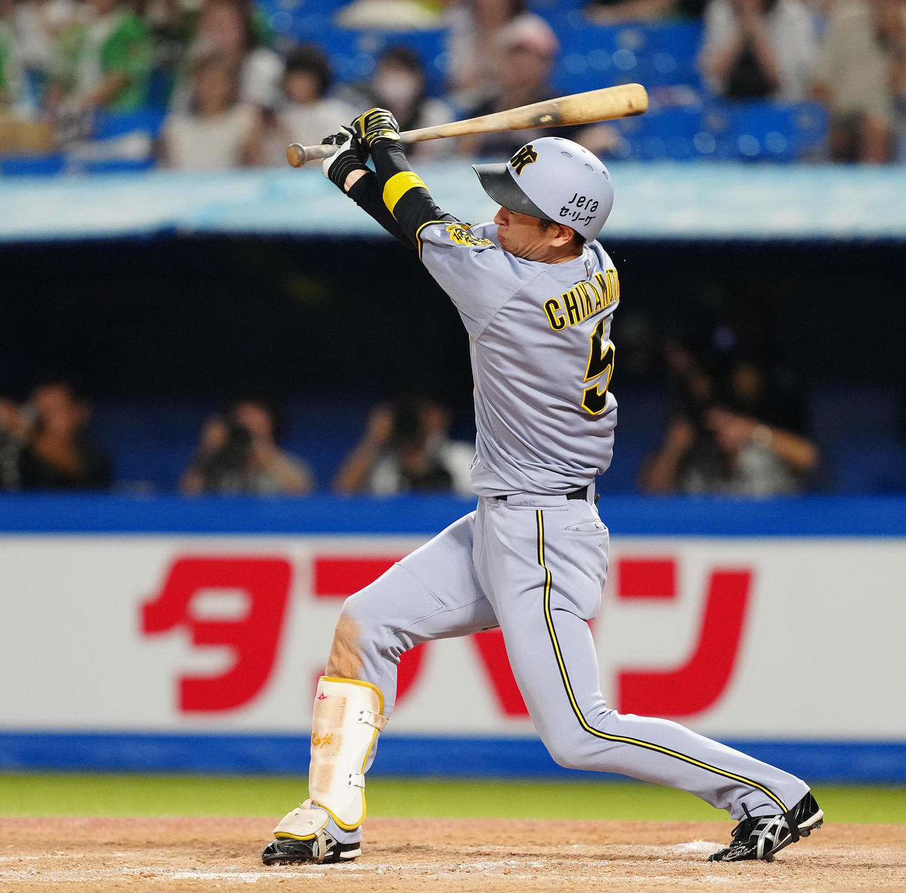ヤクルト対阪神　9回表阪神2死、空振り三振に倒れる近本（撮影・鈴木みどり）