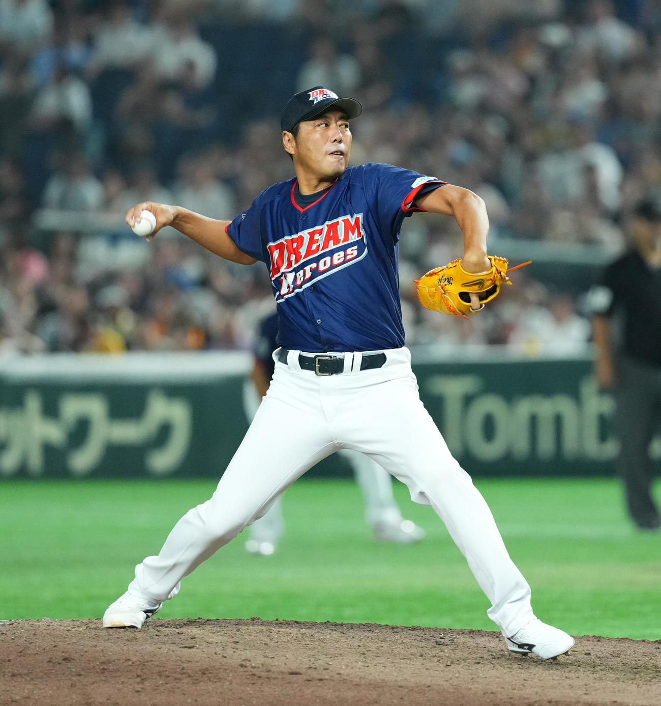 ザ・プレミアム・モルツ球団対ドリーム・ヒーローズ　9回に登板するドリーム・ヒーローズ上原浩治（撮影・菅敏）