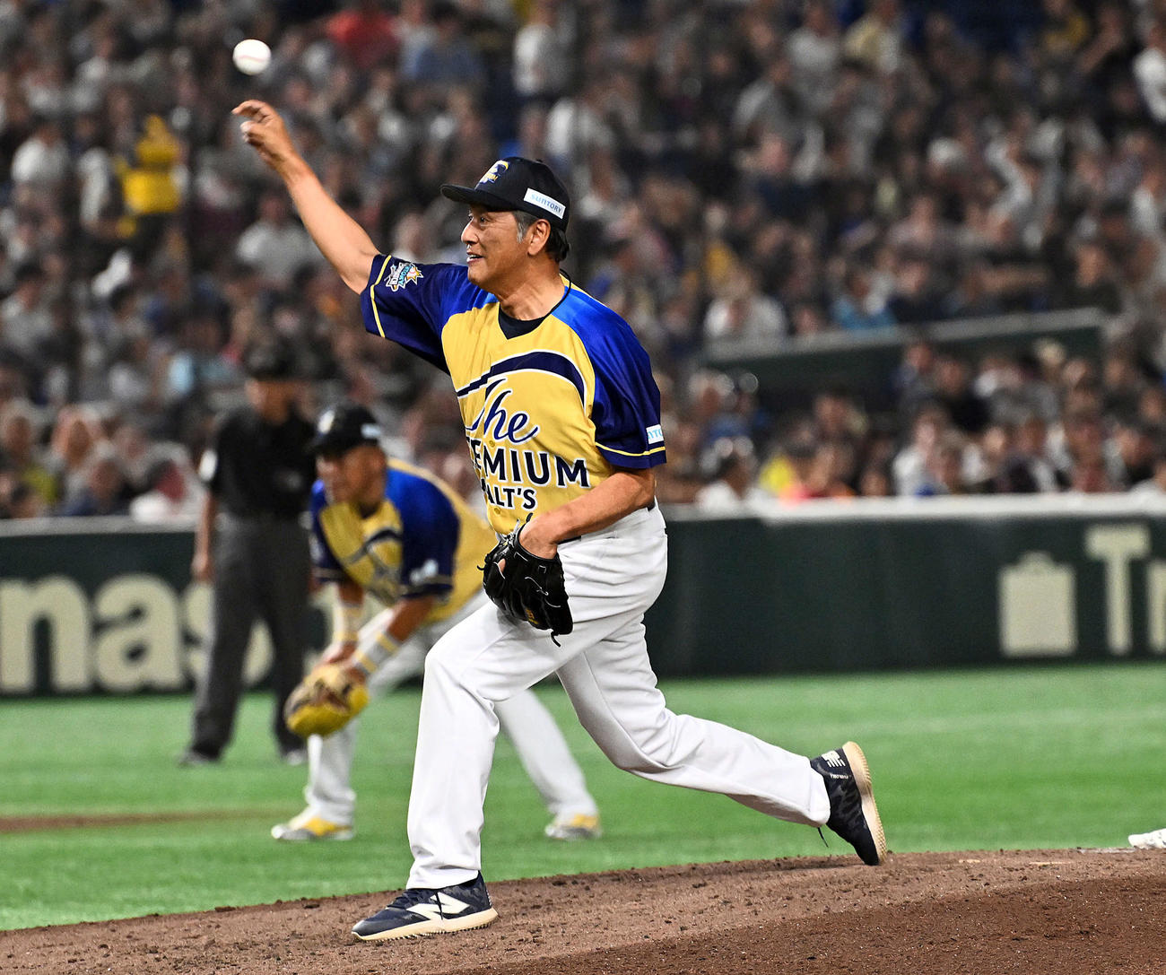 ザ・プレミアム・モルツ球団対ドリーム・ヒーローズ　ザ・プレミアム・モルツ球団5番手の渡辺久信氏（撮影・滝沢徹郎）