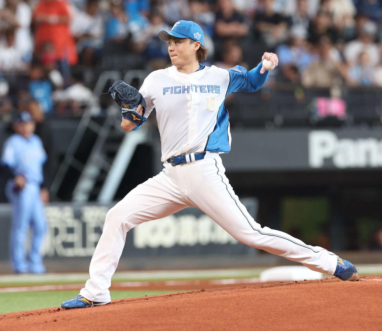 日本ハム対西武　日本ハム先発の山崎（撮影・黒川智章）