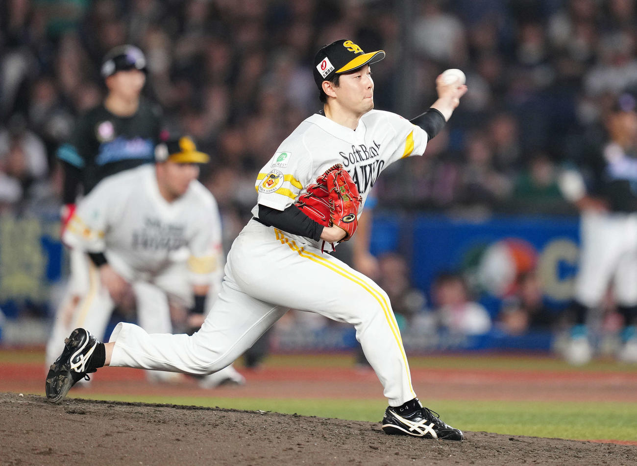 ロッテ対ソフトバンク　6回裏途中から3番手で登板したソフトバンク大江（撮影・鈴木みどり）