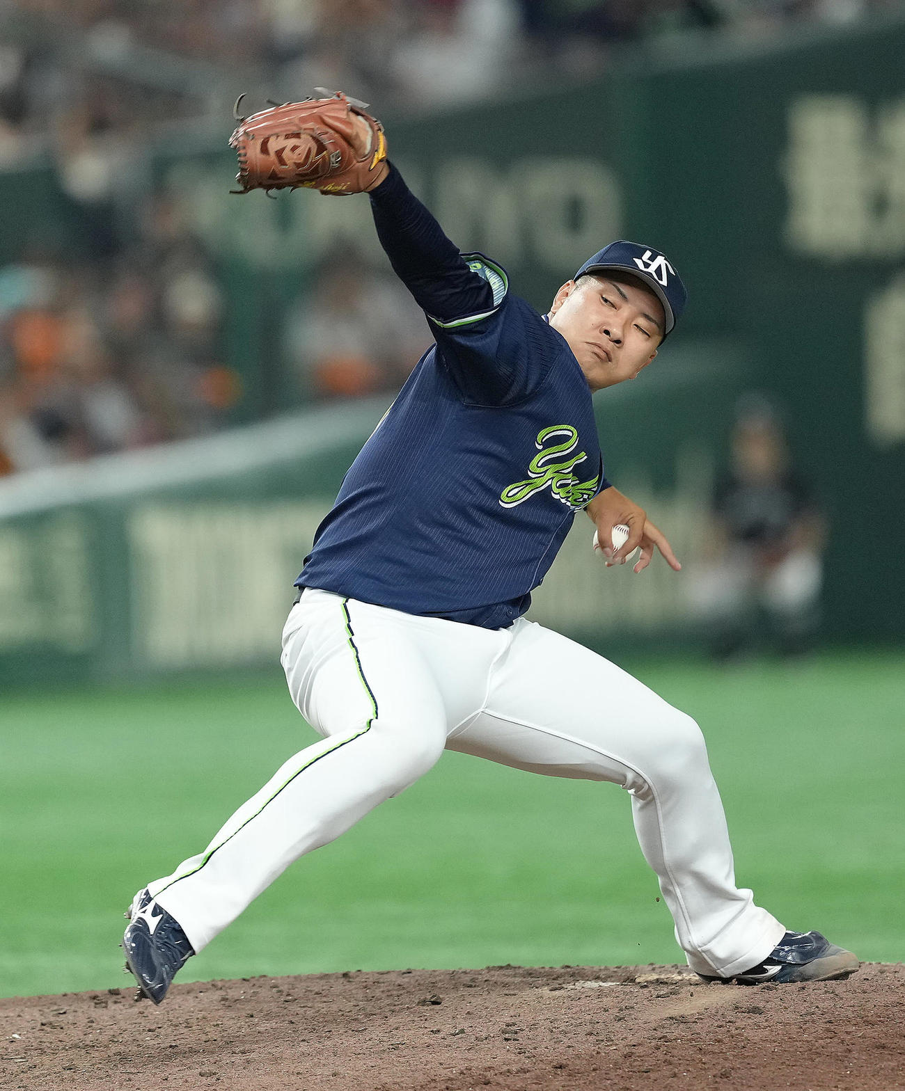 巨人対ヤクルト　8回から登板したヤクルト荘司（撮影・足立雅史）