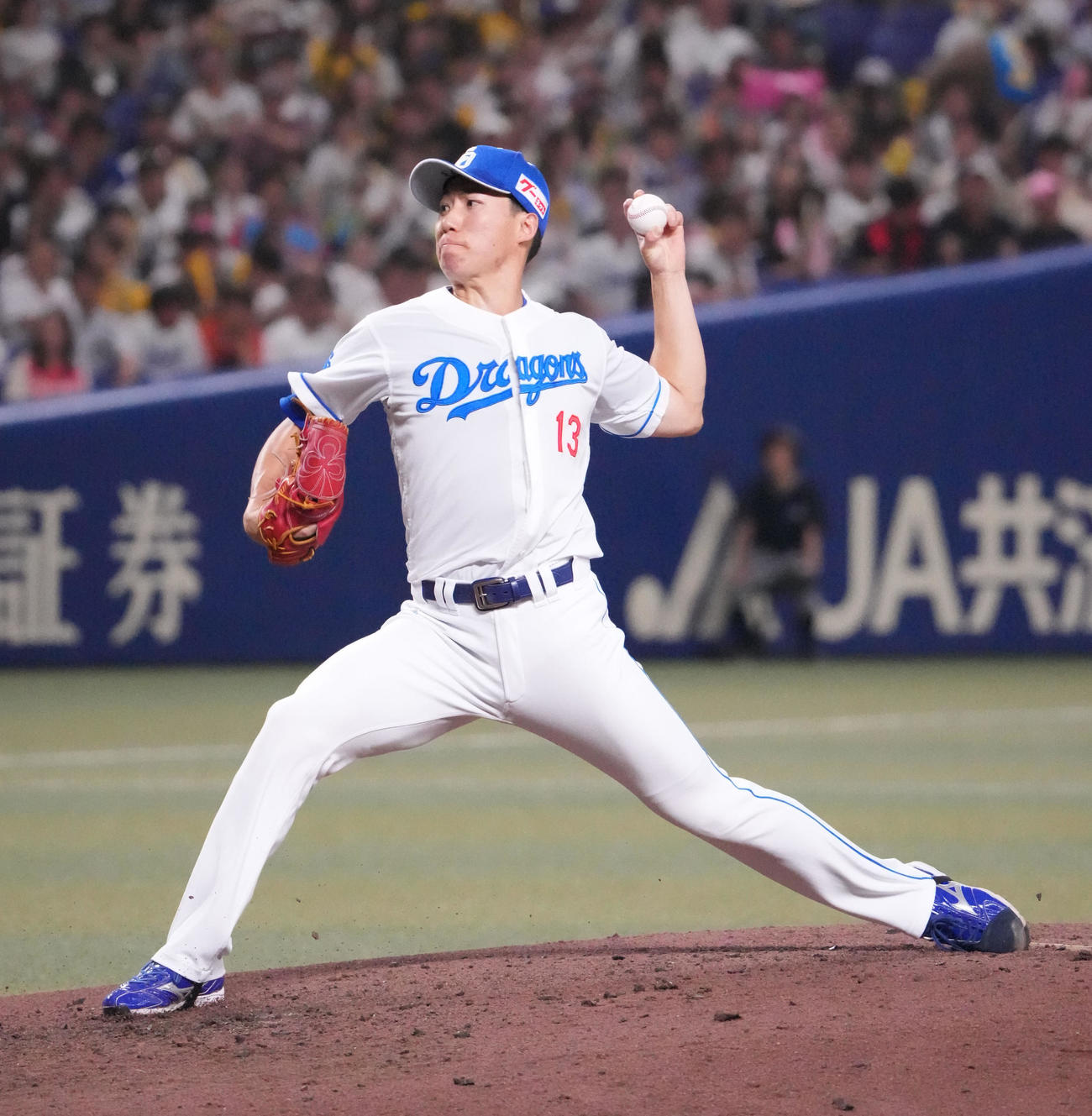 中日対阪神　8回表、中日3番手で登板する橋本（撮影・森本幸一）