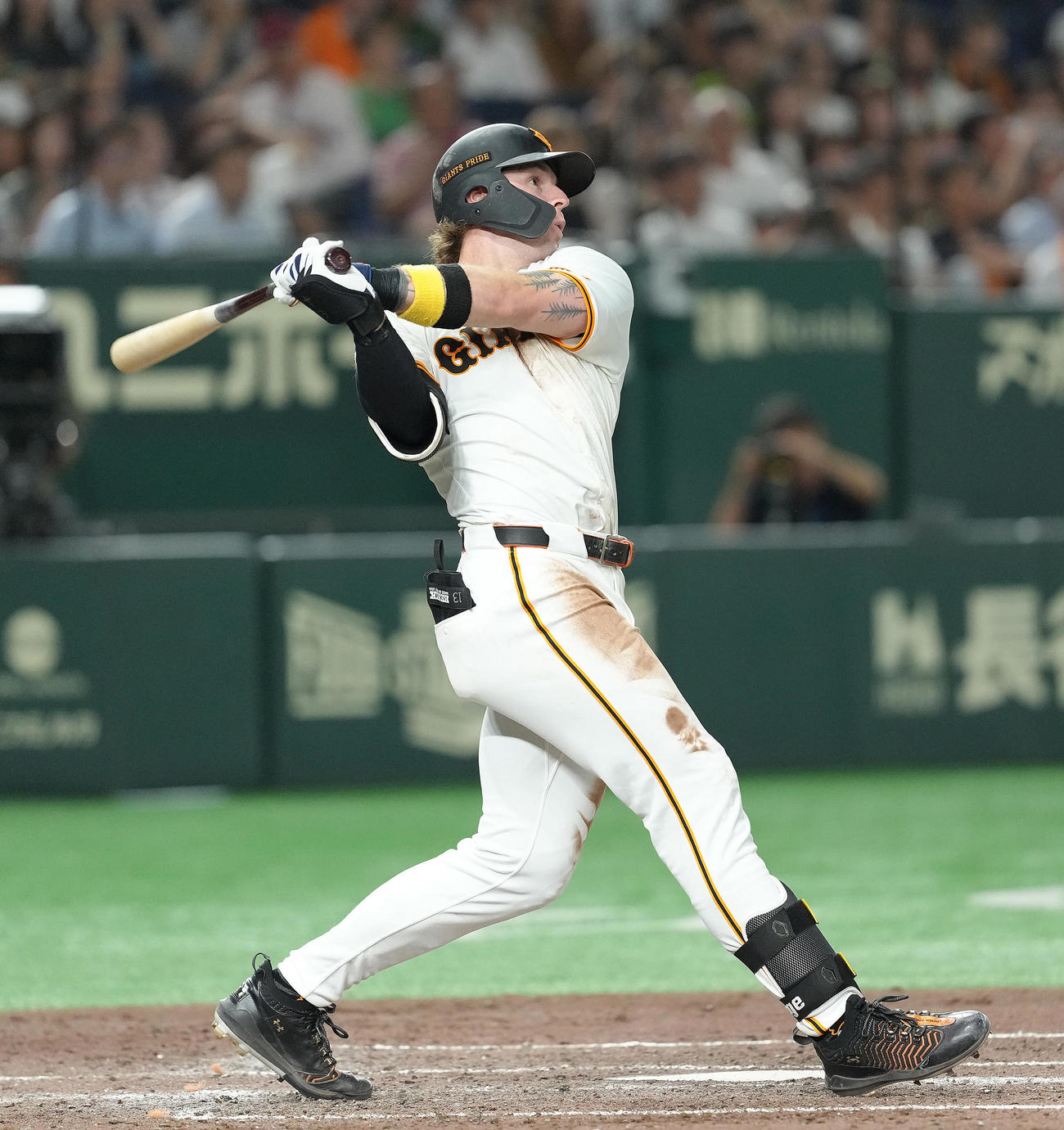 巨人対ヤクルト　4回裏巨人無死、キャベッジはソロ本塁打を放つ（撮影・足立雅史）