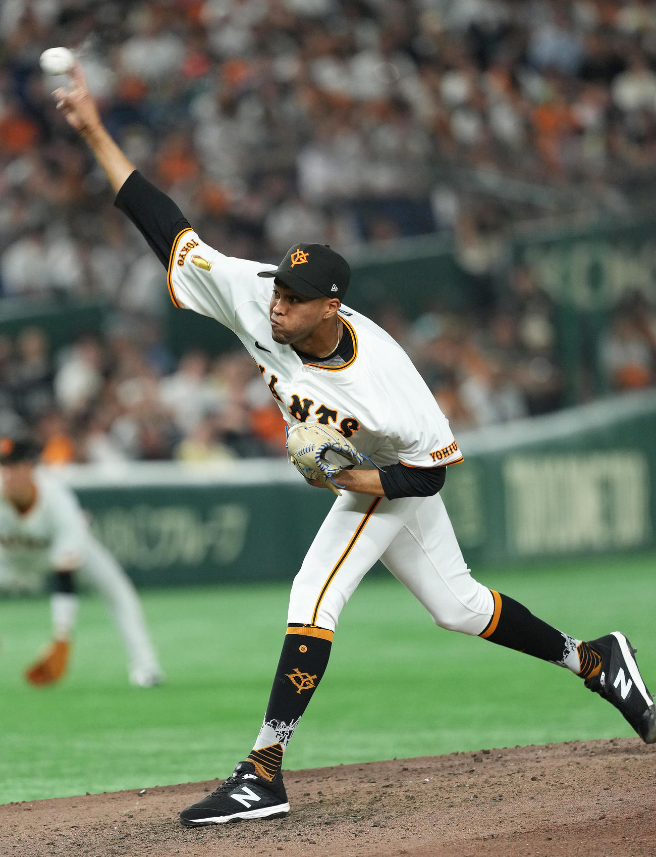 巨人対ヤクルト　9回から登板した巨人マルティネス（撮影・足立雅史）