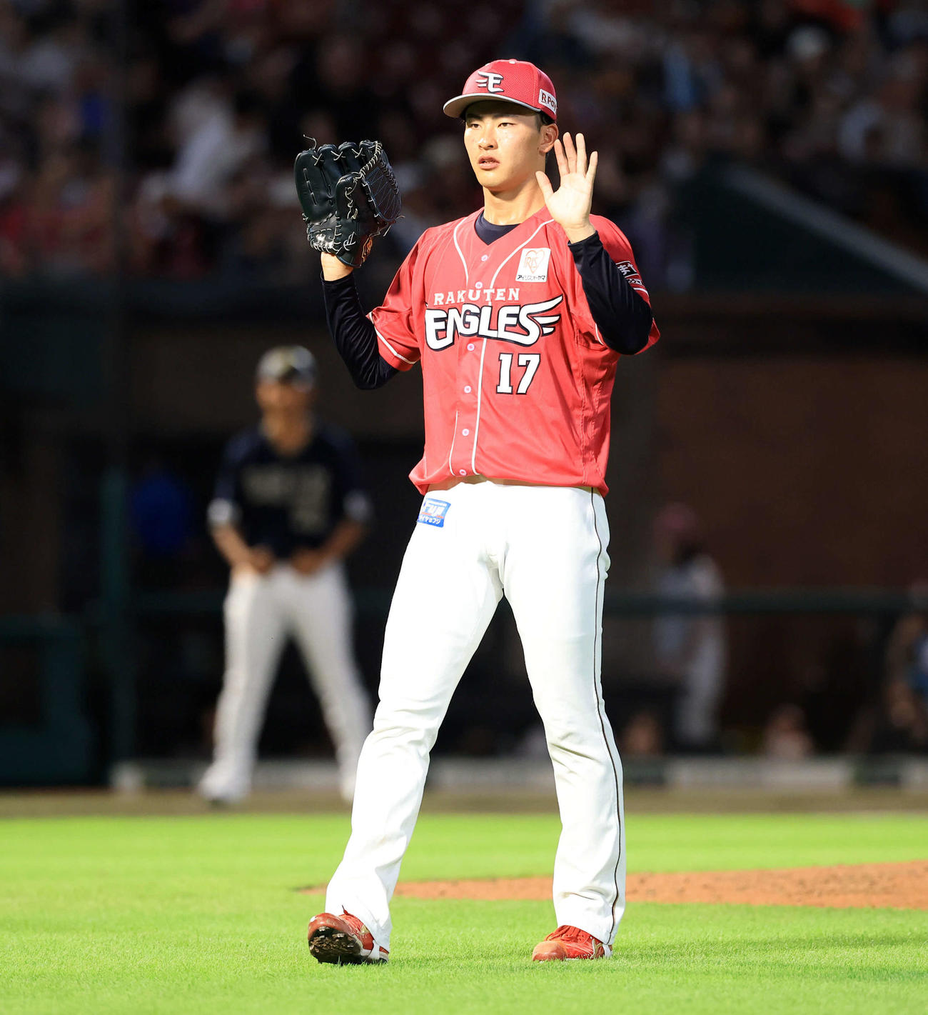 楽天対オリックス　5回表オリックス無死、紅林を遊ゴロに仕留め手を広げる古謝（撮影・浅見桂子）