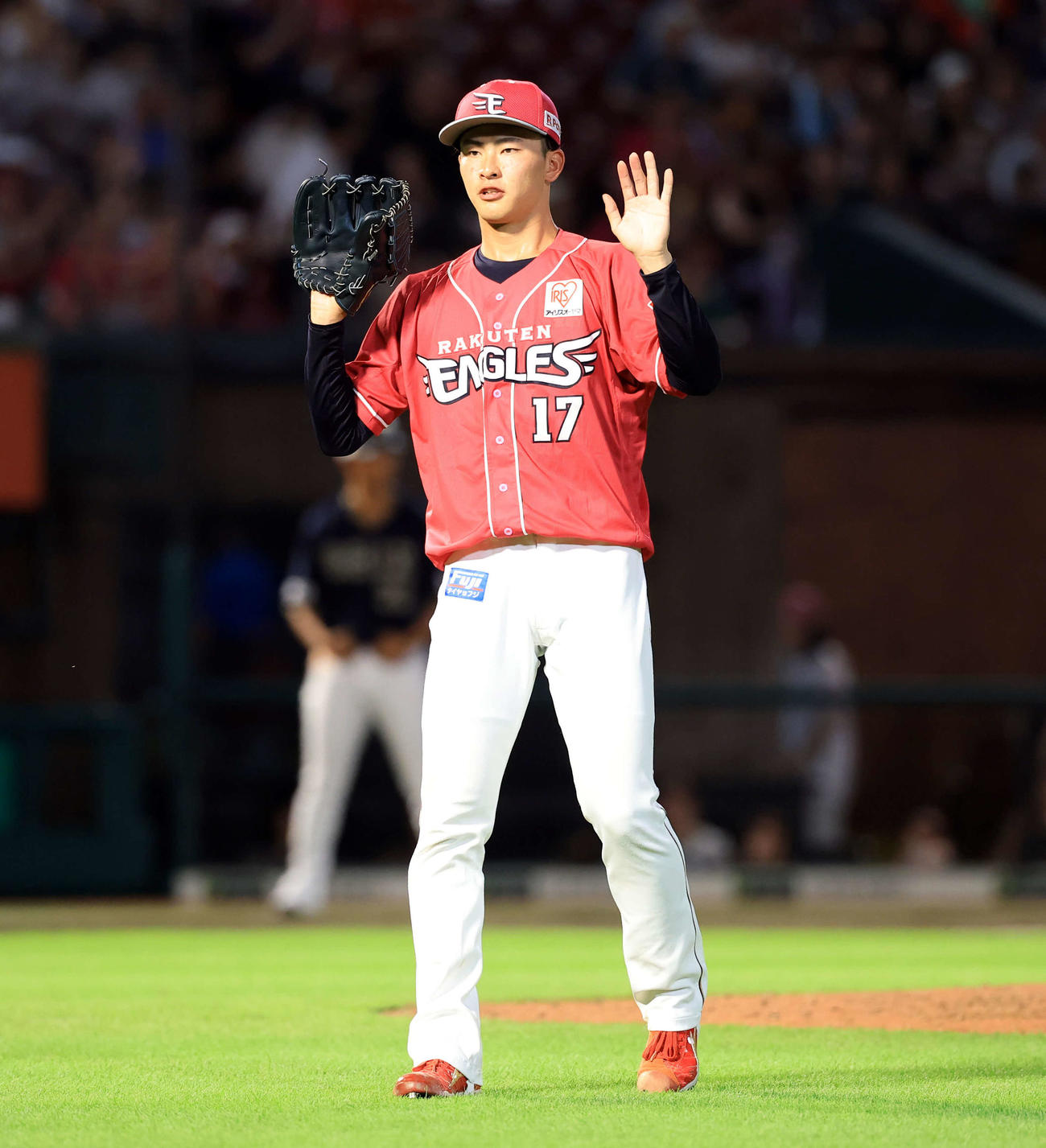 楽天対オリックス　5回表オリックス無死、紅林を遊ゴロに仕留め手を広げる古謝（撮影・浅見桂子）