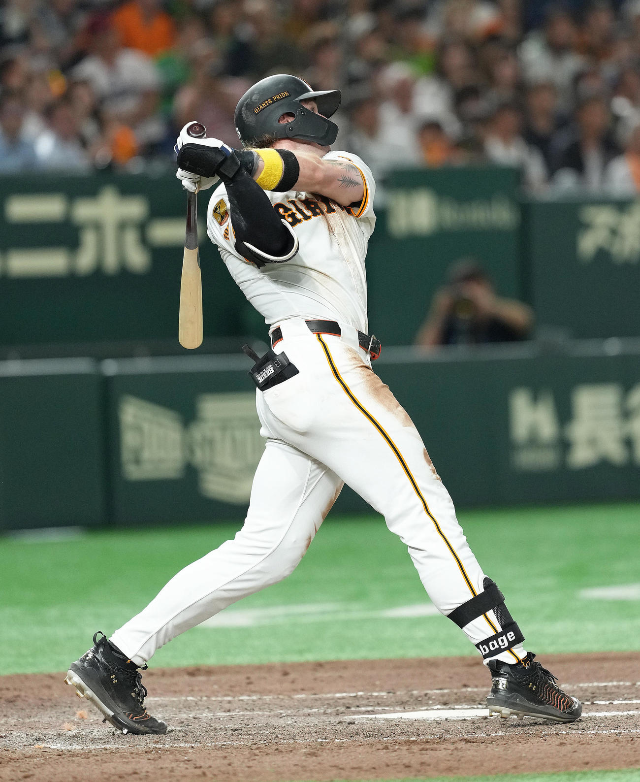 巨人対ヤクルト　8回裏巨人2死一、二塁、キャベッジは3点本塁打を放つ（撮影・足立雅史）