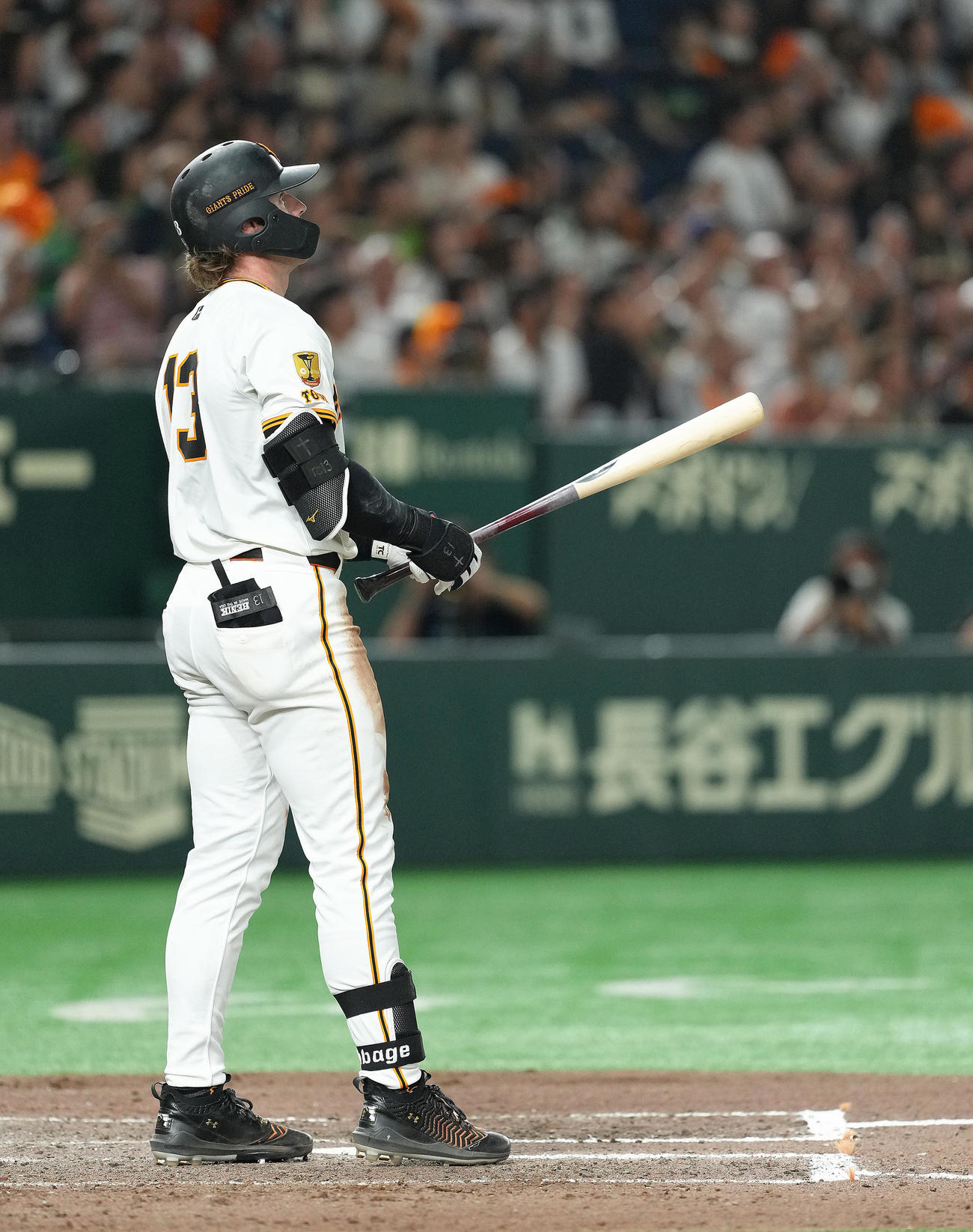 巨人対ヤクルト　8回裏巨人2死一、二塁、キャベッジは3点本塁打を放つ（撮影・足立雅史）