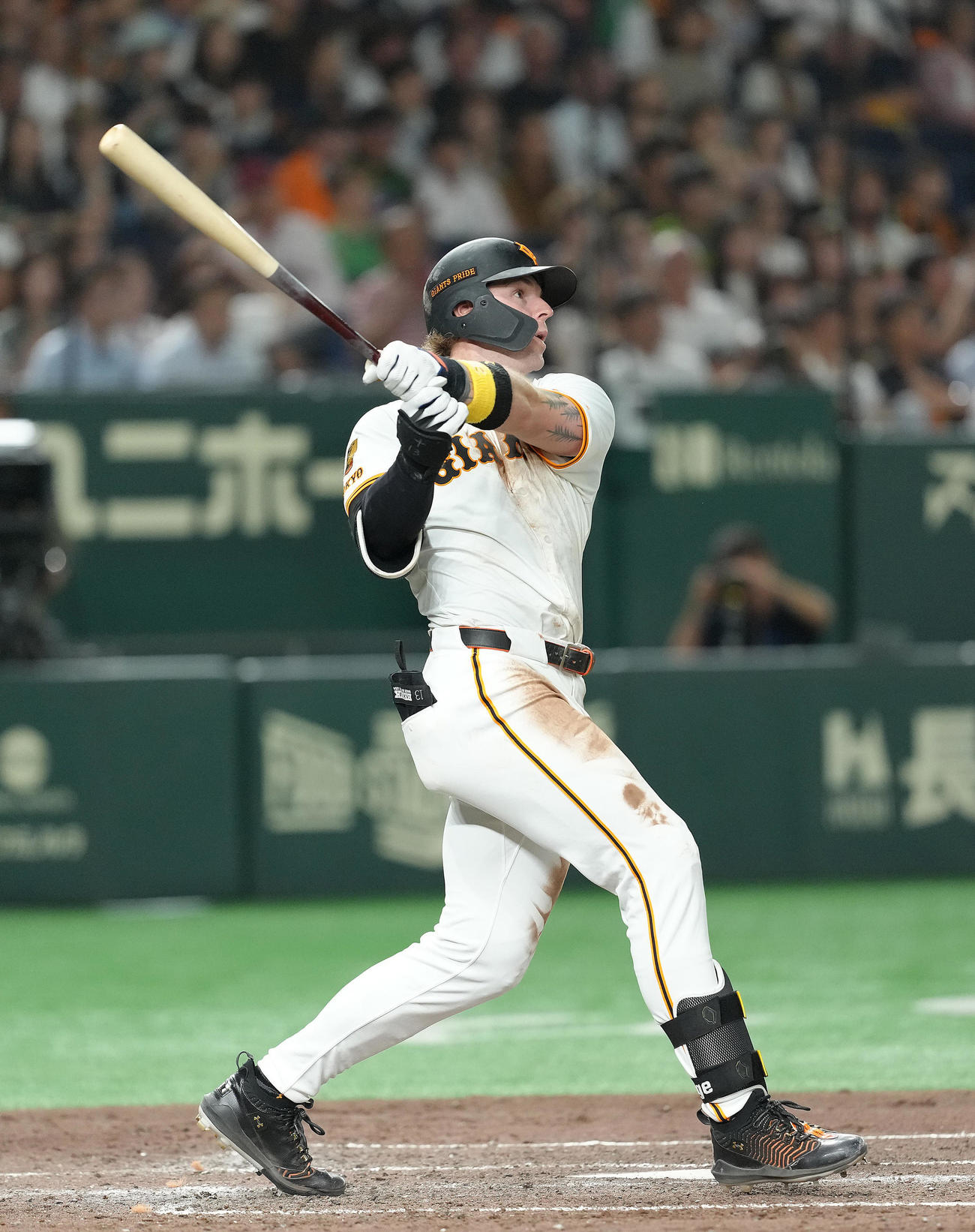 巨人対ヤクルト　4回裏巨人無死、キャベッジはソロ本塁打を放つ（撮影・足立雅史）