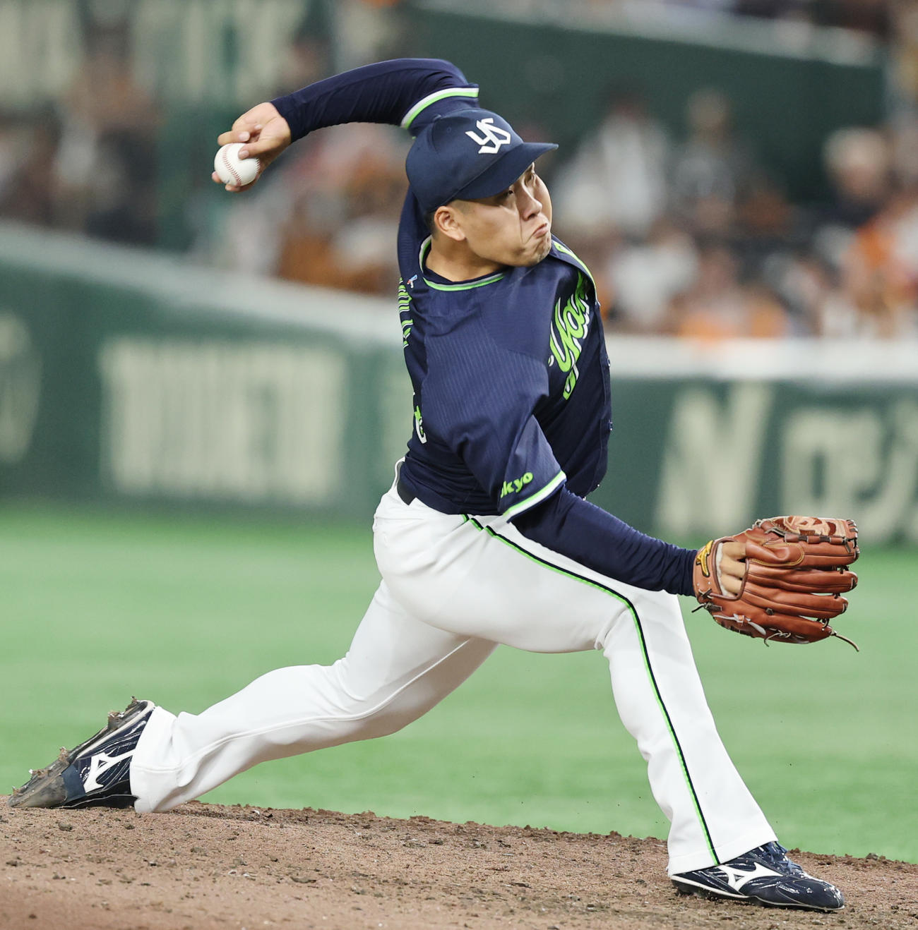 巨人対ヤクルト　力投するヤクルト荘司（撮影・野上伸悟）