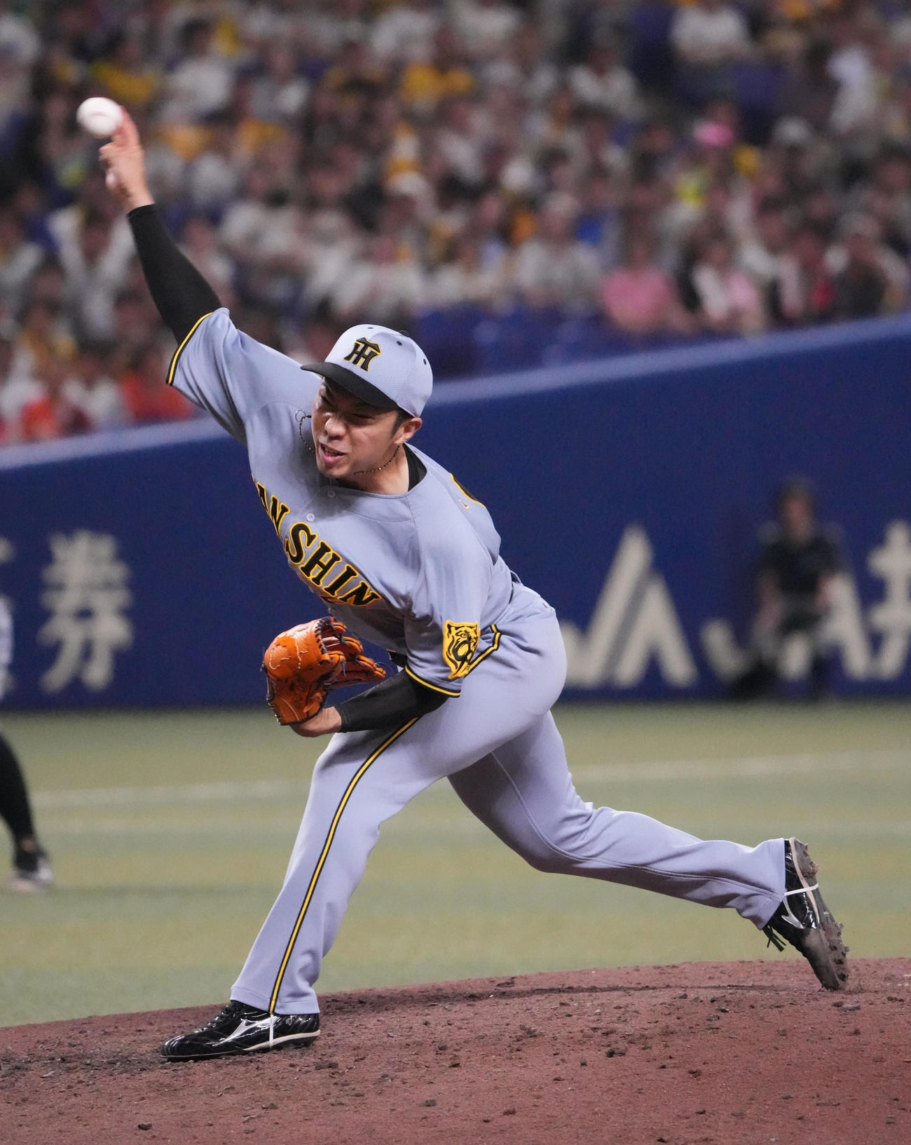 中日対阪神　9回裏中日2死一、二塁、阪神5番手で登板する石井（撮影・森本幸一）