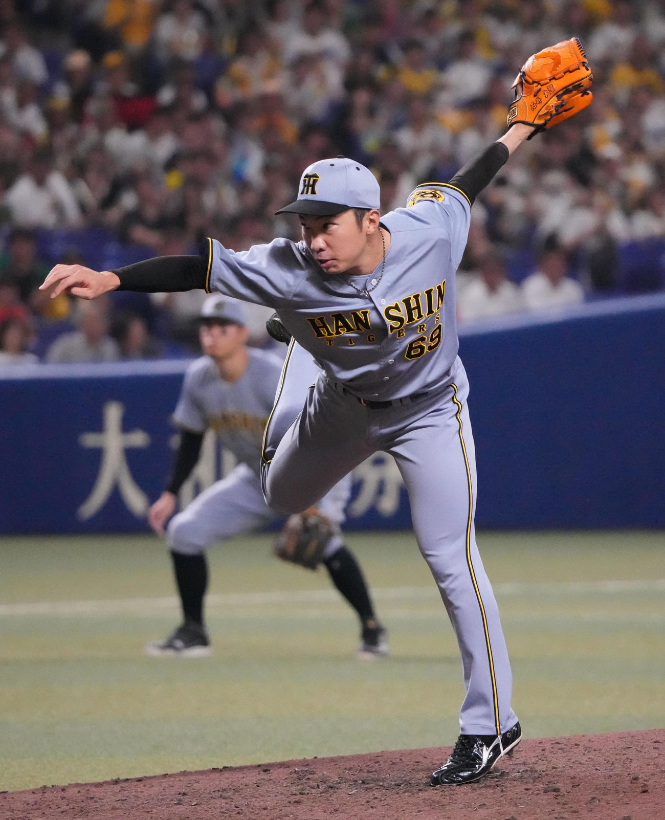 中日対阪神　9回裏中日2死一、二塁、阪神5番手で登板する石井（撮影・森本幸一）