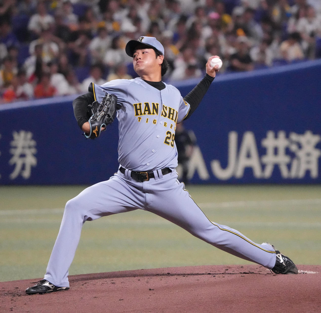 中日対阪神　1回裏、登板する阪神先発の高橋（撮影・森本幸一）