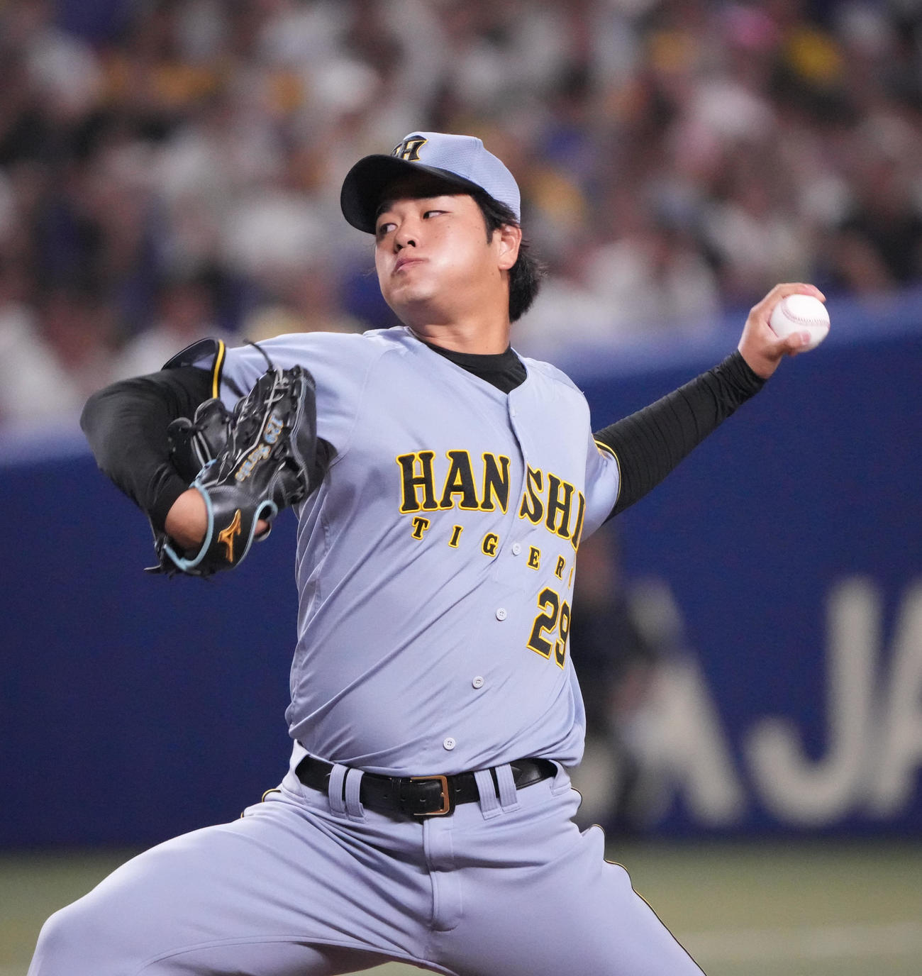 中日対阪神　1回裏、登板する阪神先発の高橋（撮影・森本幸一）