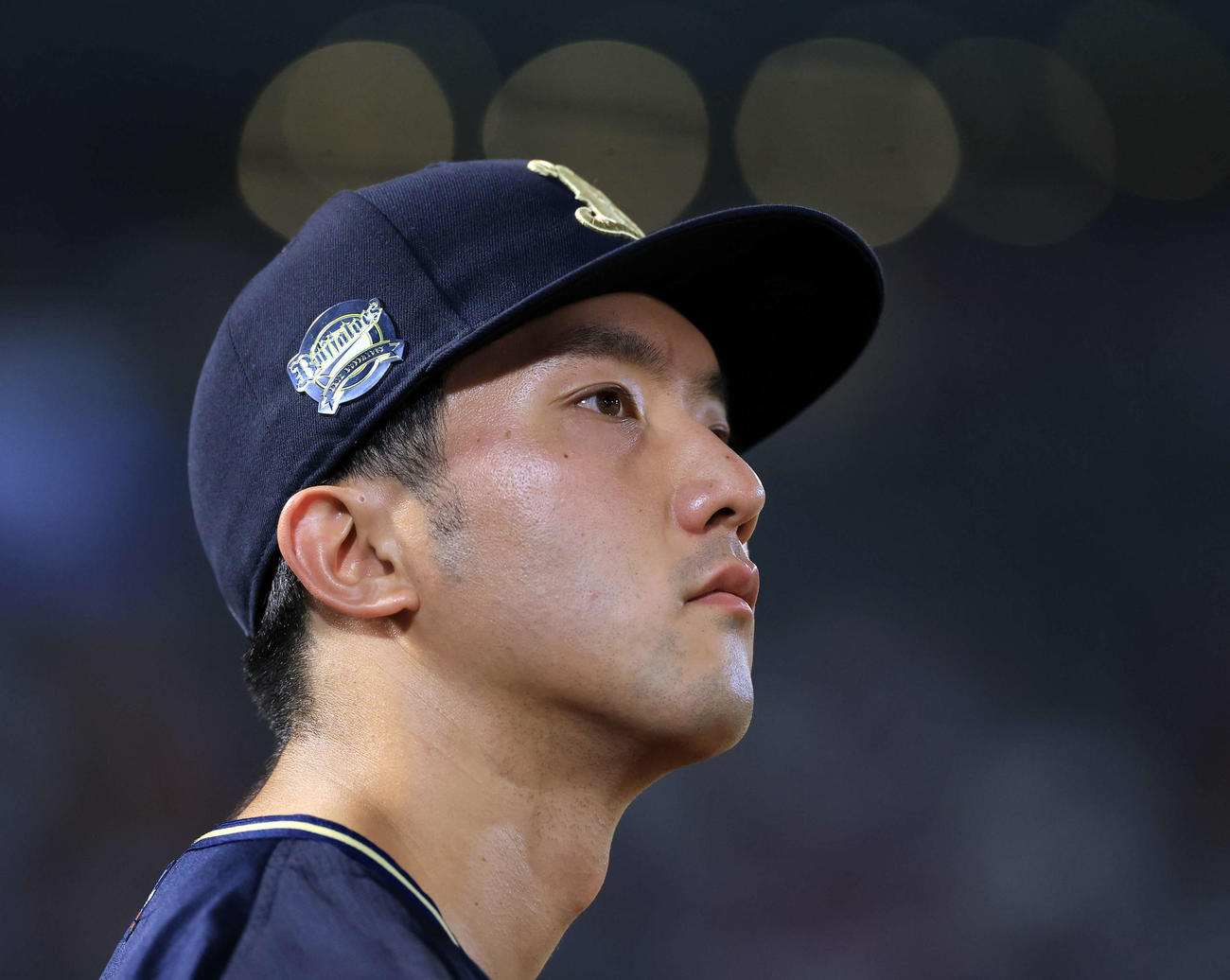 楽天対オリックス　試合を見つめるオリックス田嶋（撮影・浅見桂子）