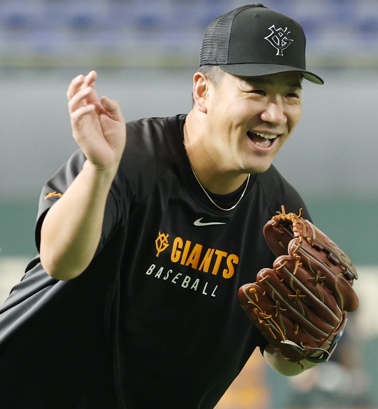 巨人対ヤクルト　笑顔で練習する巨人田中将（撮影・野上伸悟）