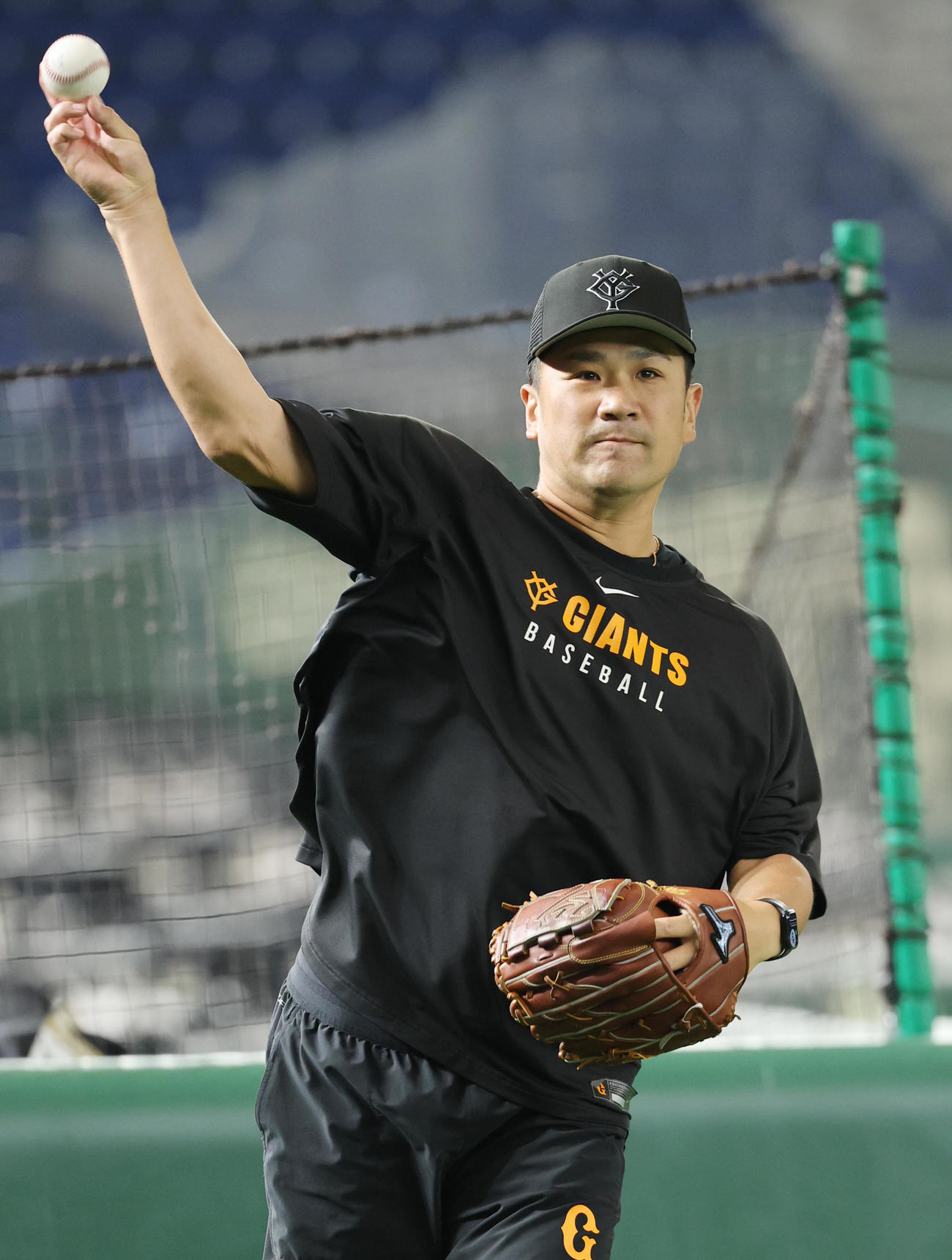 巨人対ヤクルト　キャッチボールする巨人田中将（撮影・野上伸悟）