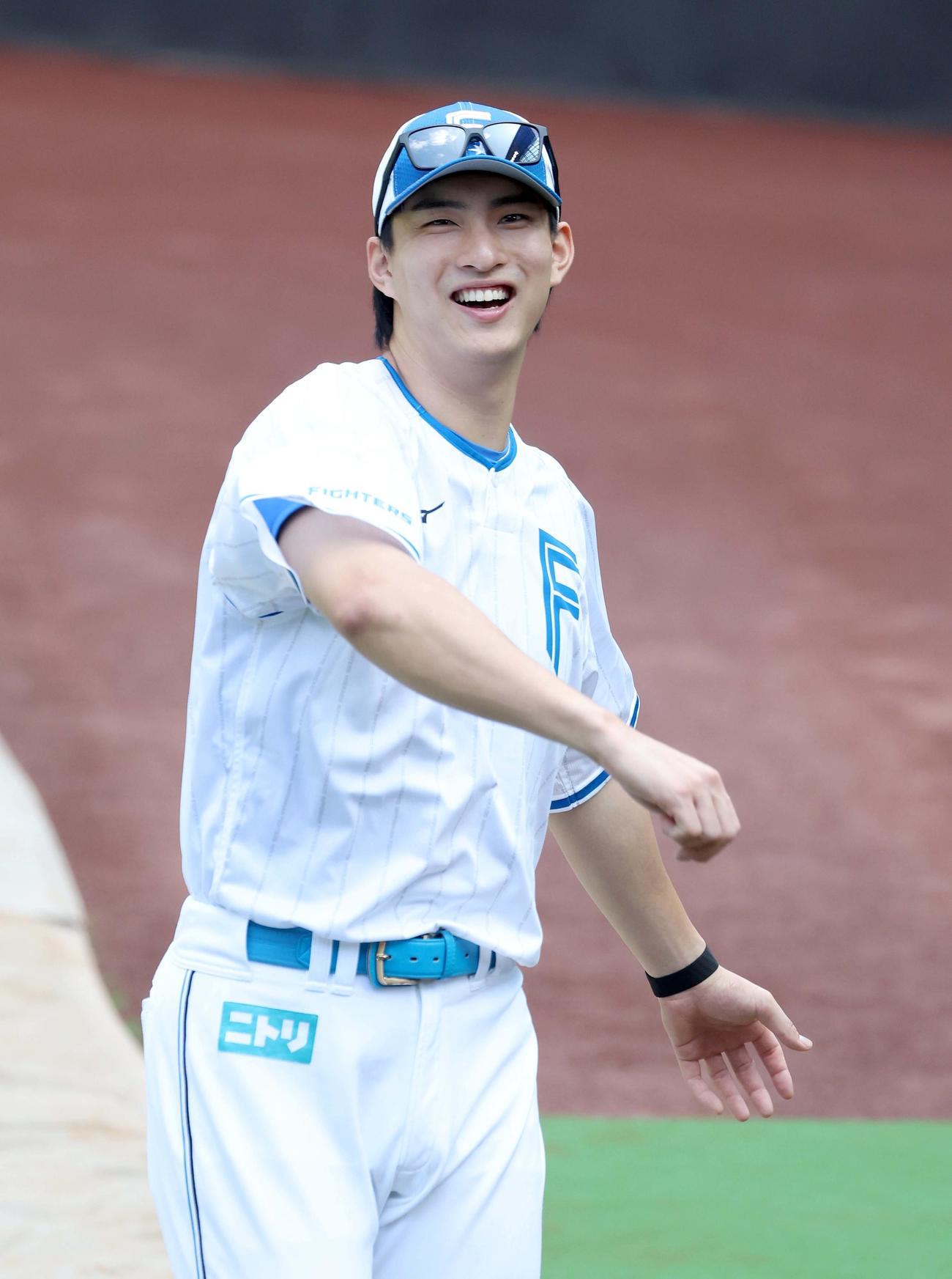 笑顔の日本ハム達孝太（2025年7月撮影）