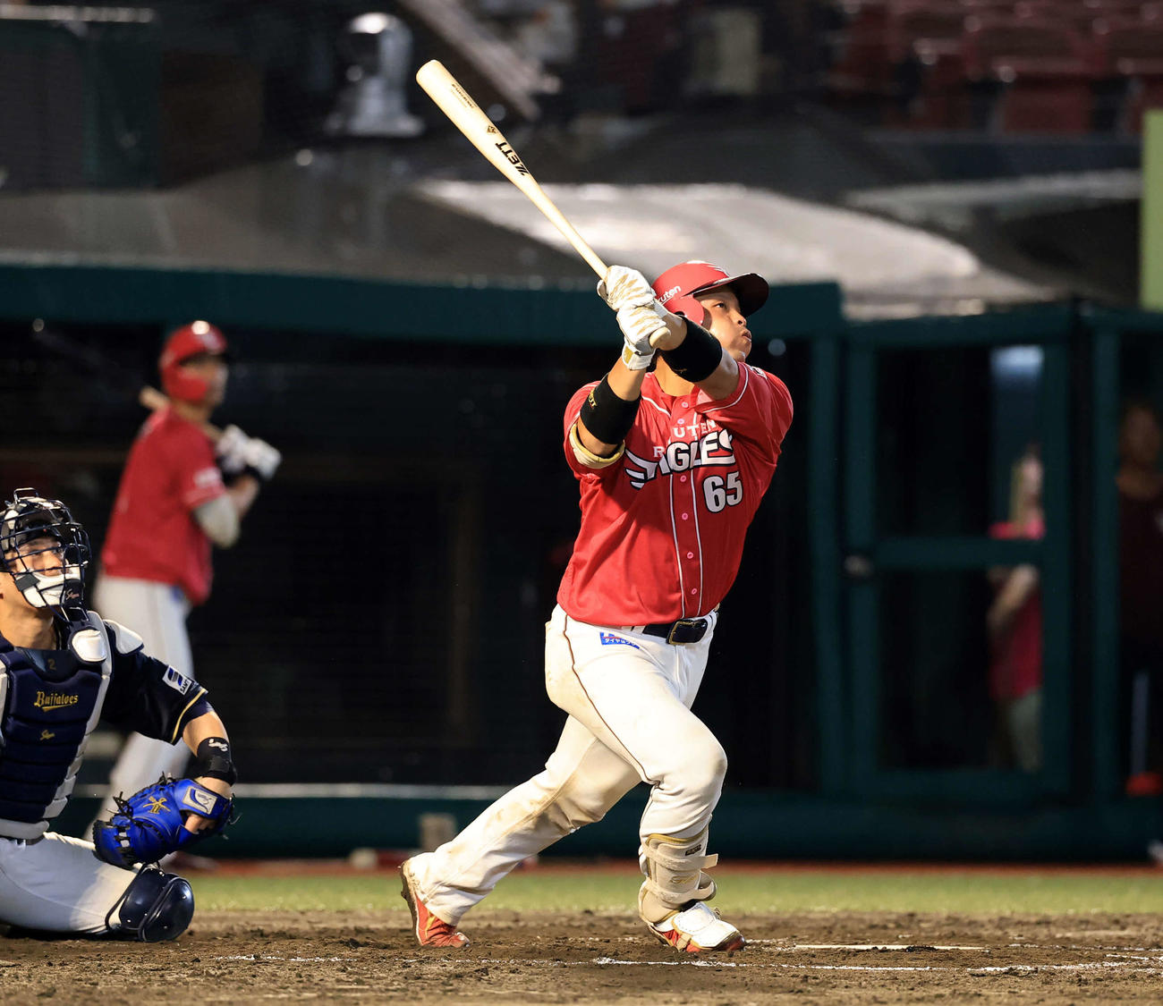 楽天対オリックス　7回裏楽天1死二塁、堀内は右越え2点本塁打を放つ（撮影・浅見桂子）