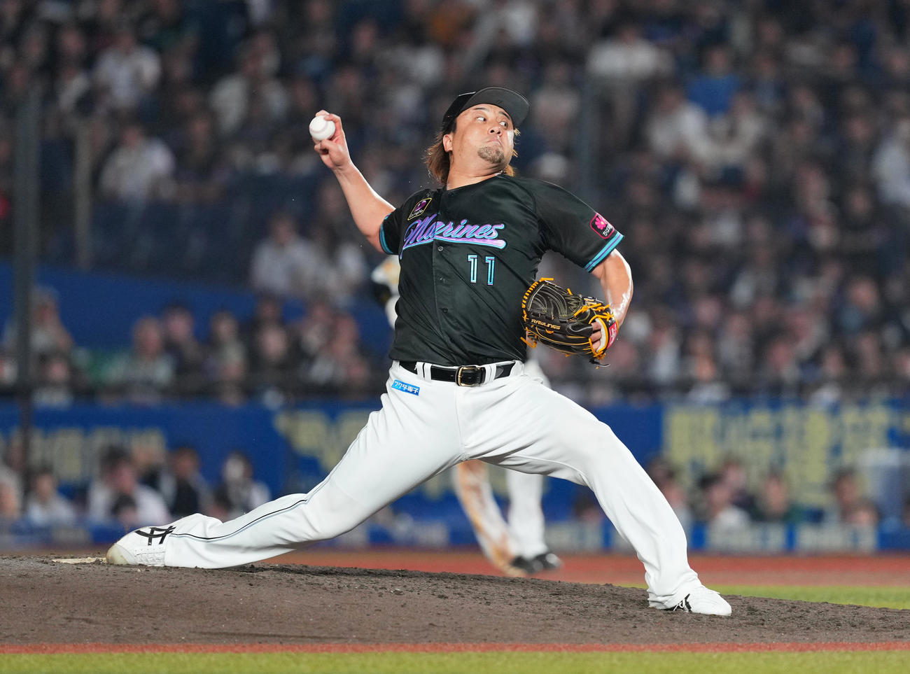 ロッテ対ソフトバンク　7回に登板したロッテ沢村（撮影・菅敏）