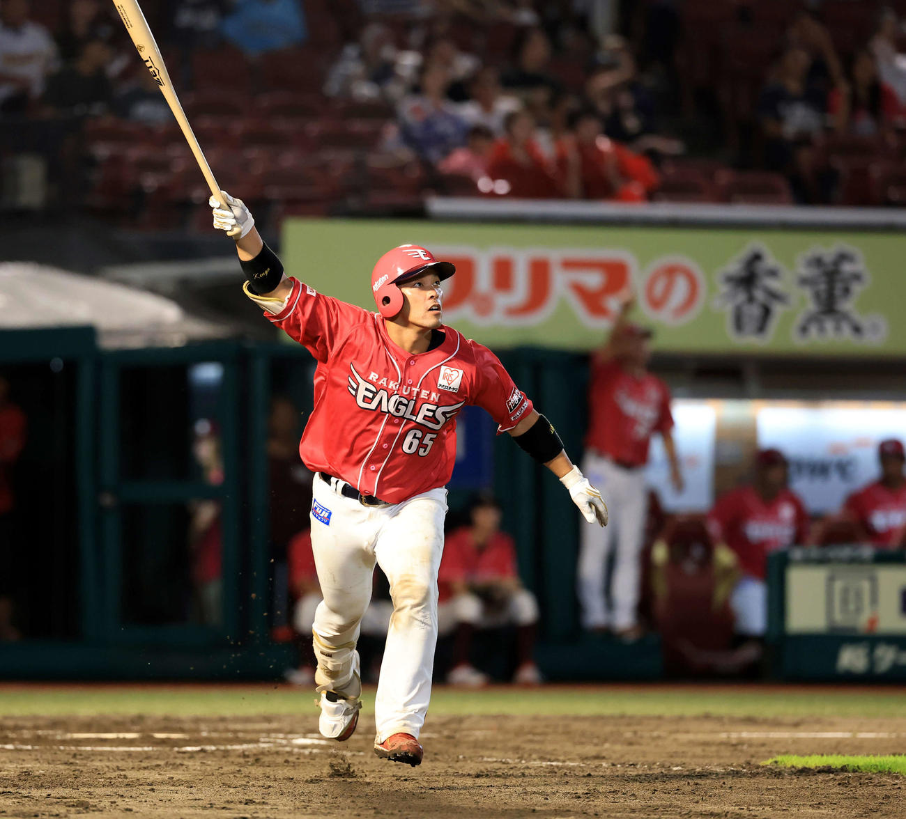 楽天対オリックス　7回裏楽天1死二塁、堀内は右越え2点本塁打を放つ（撮影・浅見桂子）