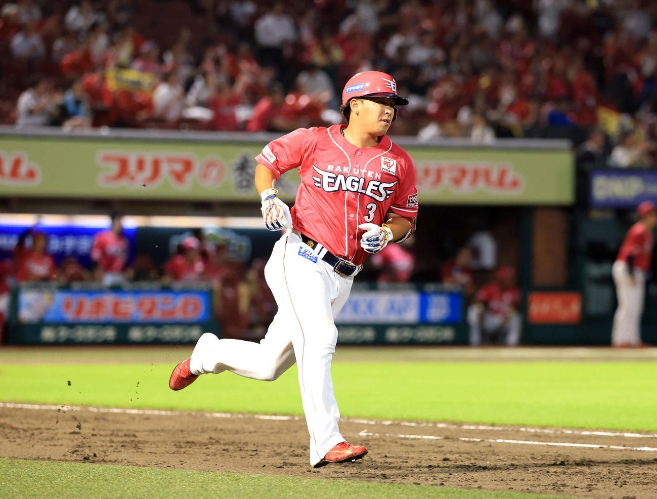 楽天対オリックス　6回裏楽天1死一塁、浅村は左前打を放つ（撮影・浅見桂子）