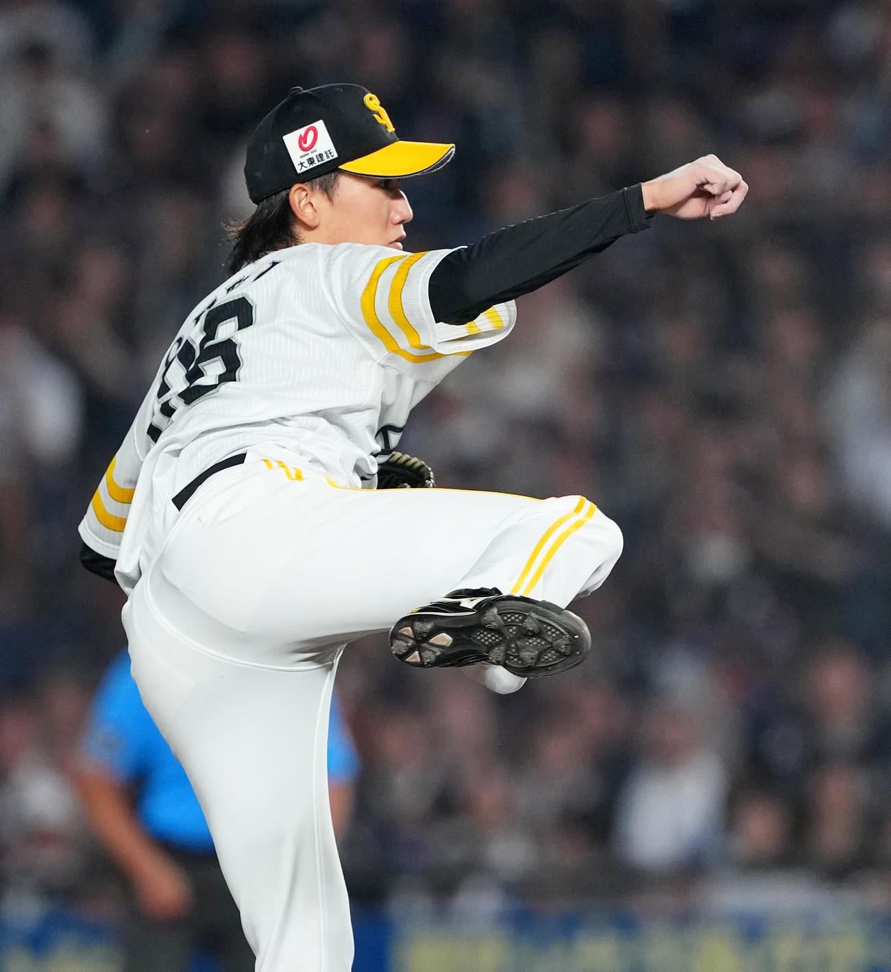 ロッテ対ソフトバンク　ソフトバンク先発の大津（撮影・菅敏）