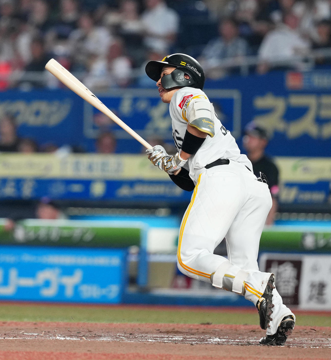 ロッテ対ソフトバンク　4回表ソフトバンク2死二塁、左適時打を放つ野村（撮影・菅敏）