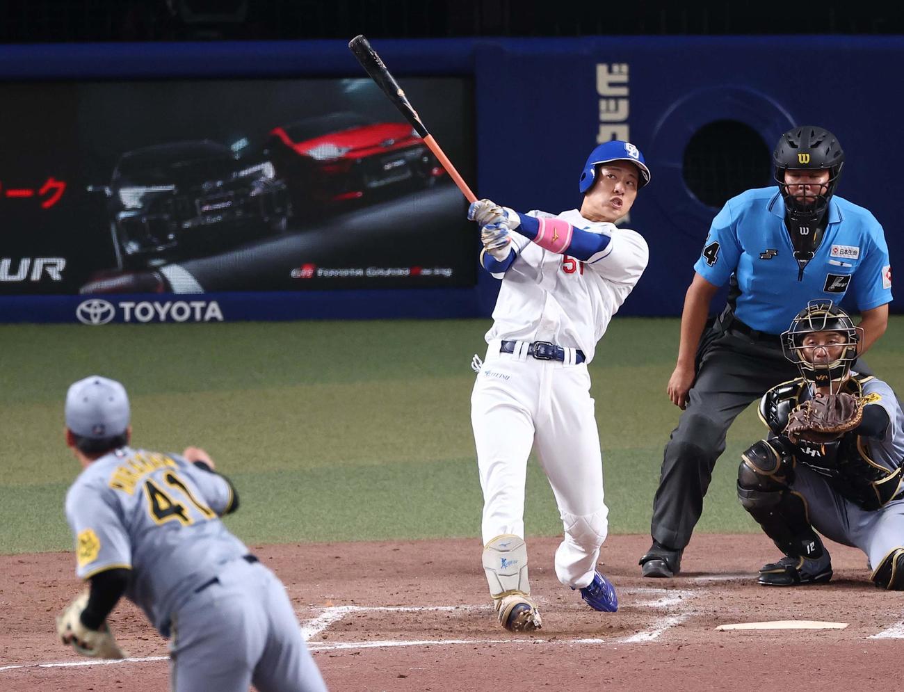 中日対阪神　5回裏中日1死、上林は勝ち越しソロ本塁打を放つ（撮影・上田博志）