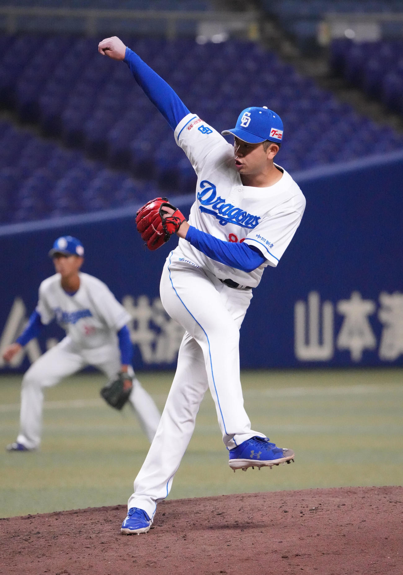 ウエスタン中日対オリックス　7回表、中日2番手で登板する松山（撮影・森本幸一）