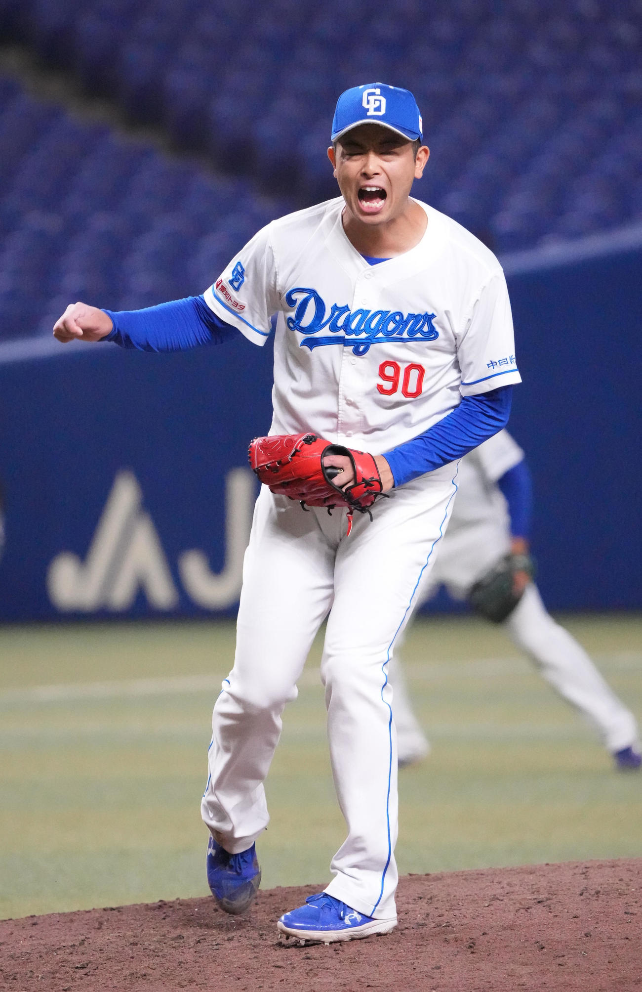 ウエスタン中日対オリックス　7回表、三者連続三振に仕留めほえる松山（撮影・森本幸一）