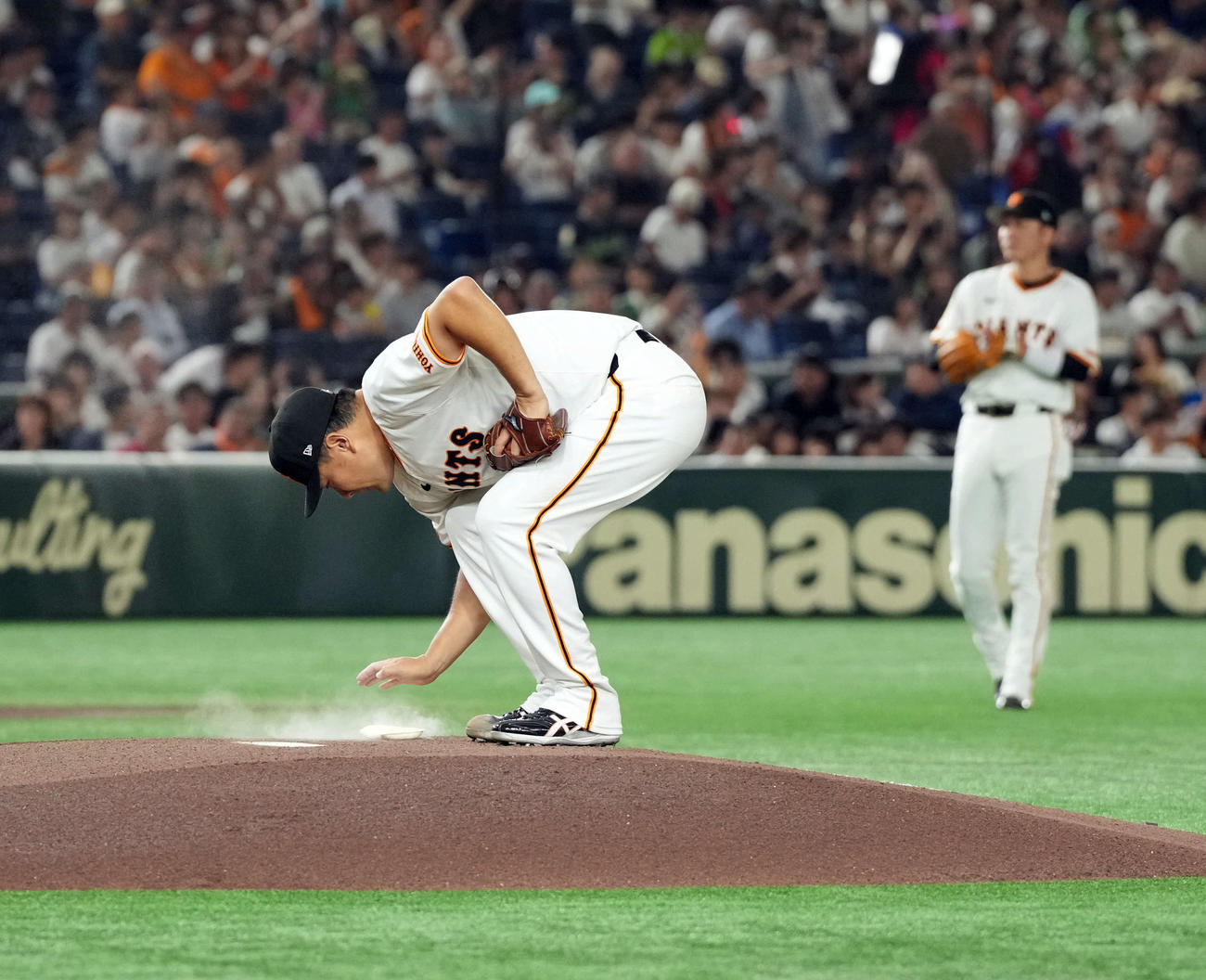 巨人対ヤクルト　集中する巨人の先発田中将（撮影・たえ見朱実）