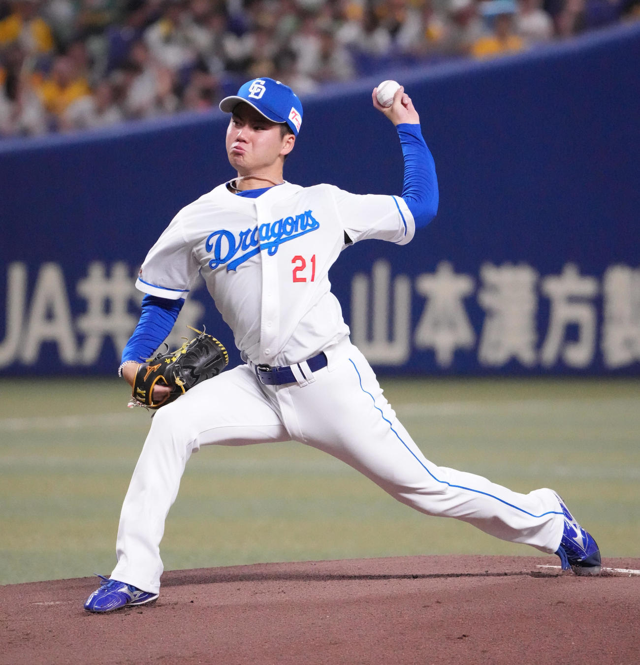 中日対阪神　1回表、登板する中日先発の金丸（撮影・森本幸一）