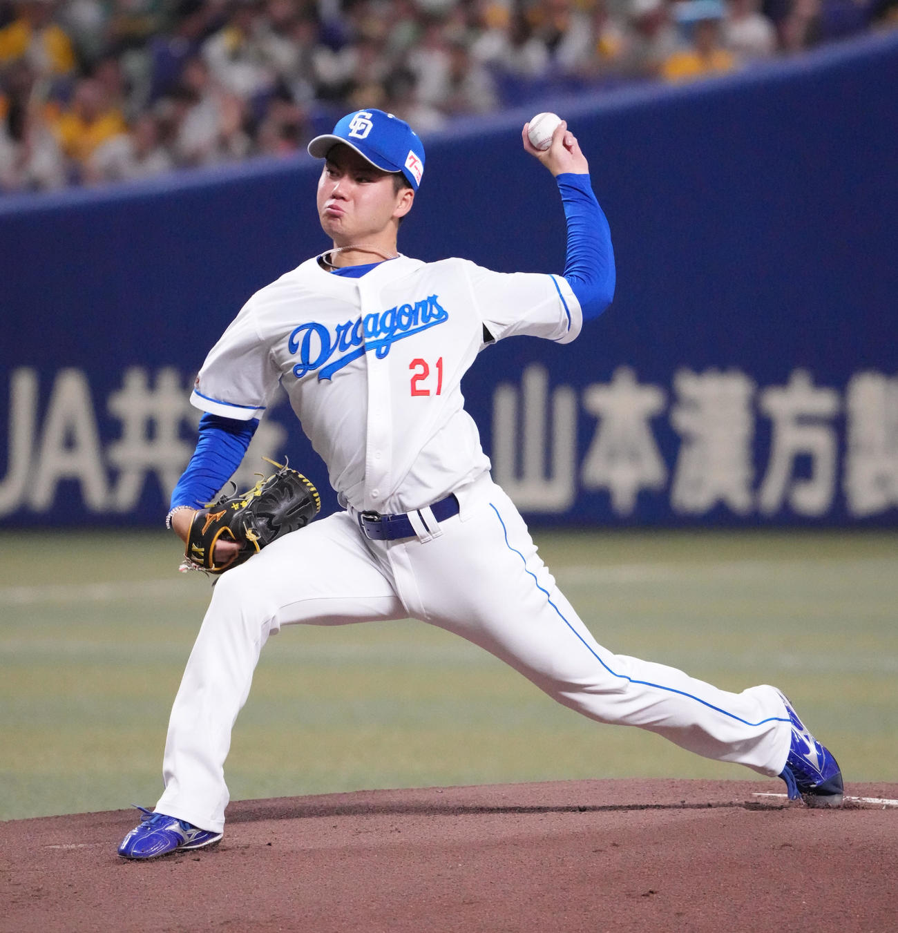 中日対阪神　1回表、登板する中日先発の金丸（撮影・森本幸一）