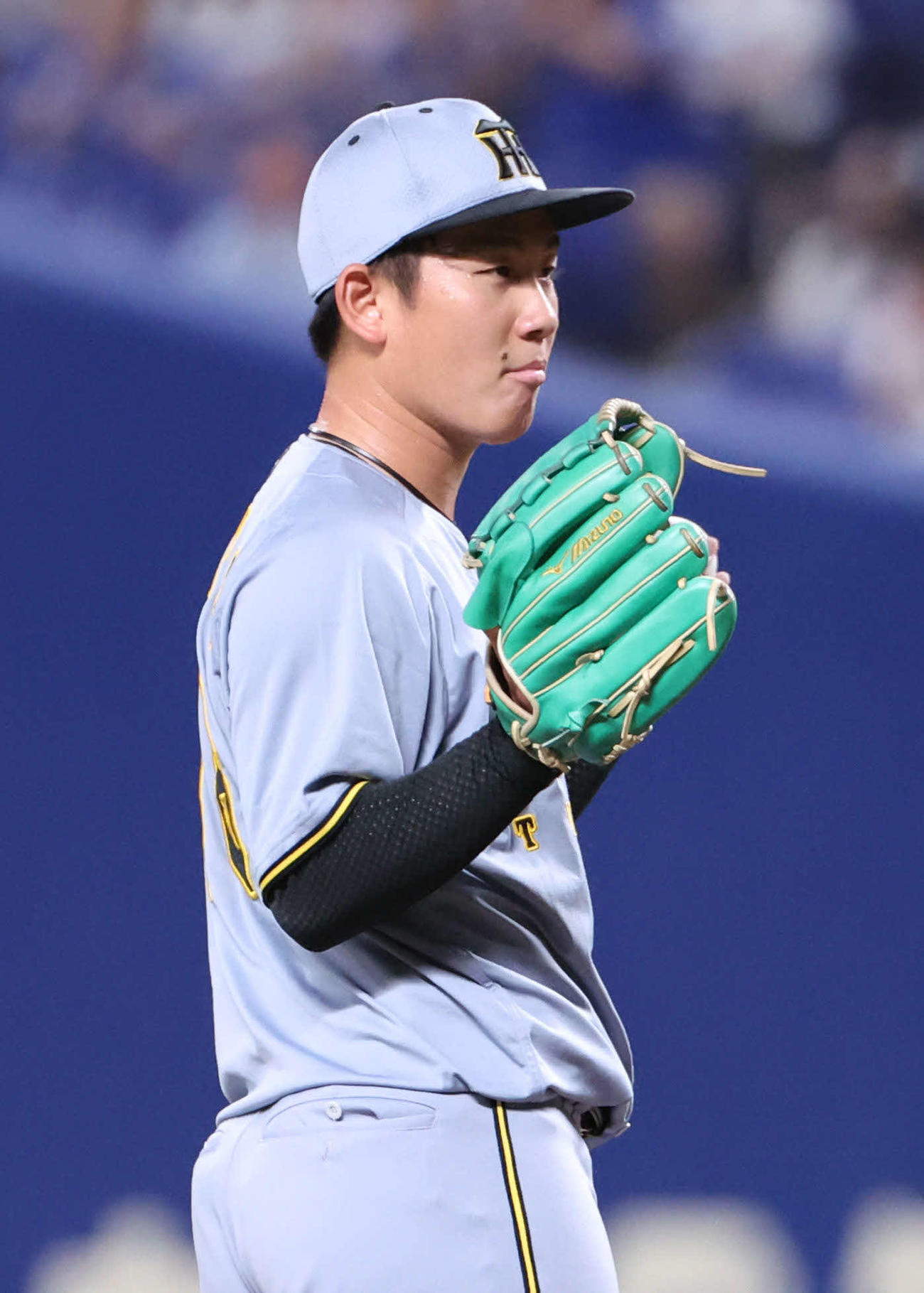 中日対阪神　1回裏中日2死二塁、打者ボスラーの時、ボークをとられた阪神先発の伊原（撮影・西尾就之）