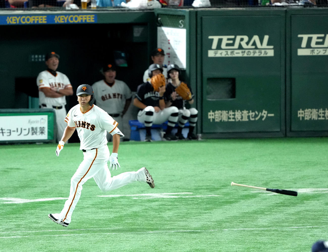 巨人対ヤクルト　3回裏巨人無死、田中将は二塁打を放つ（撮影・足立雅史）