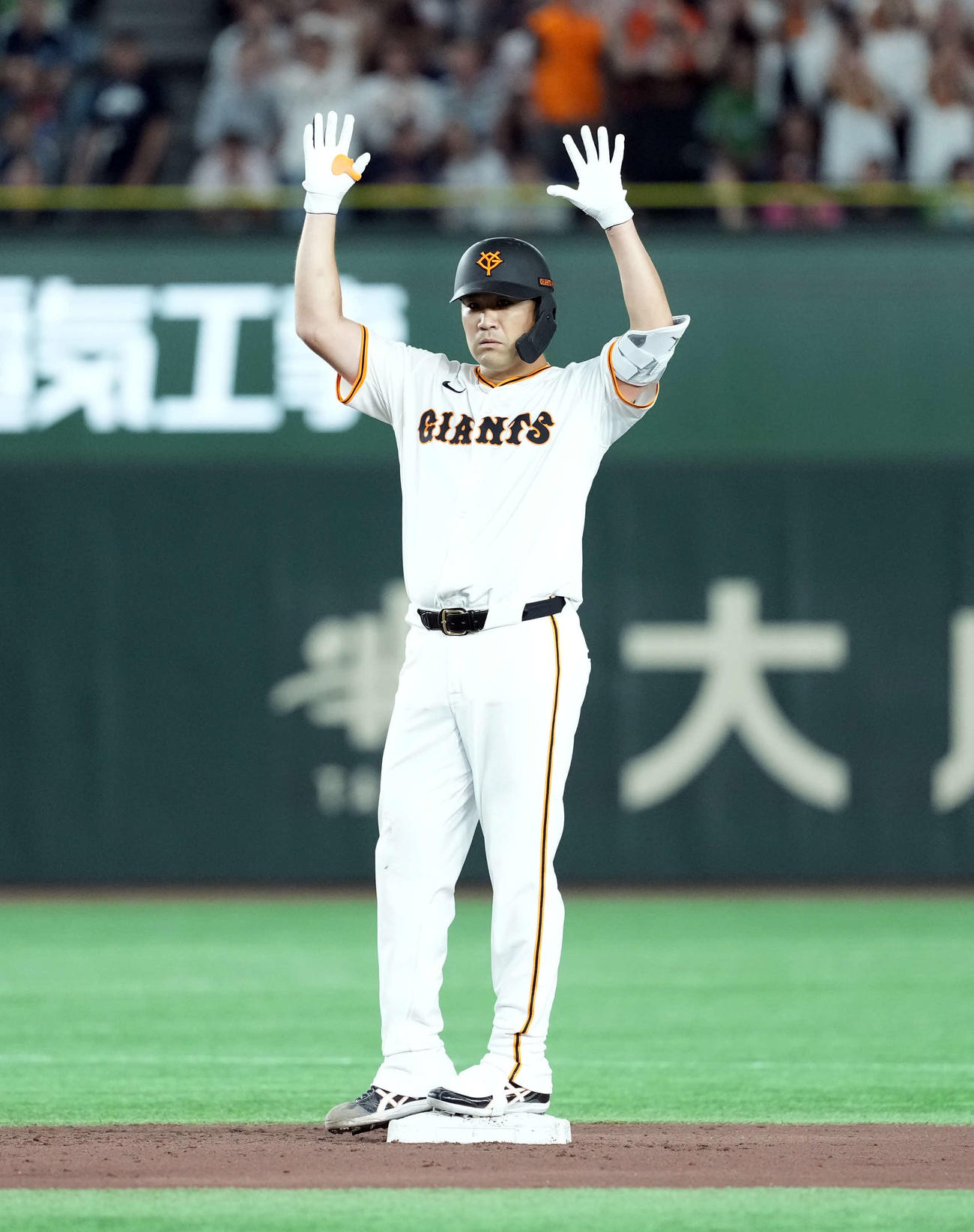 巨人対ヤクルト　3回裏巨人無死、二塁打を放った田中将（撮影・たえ見朱実）
