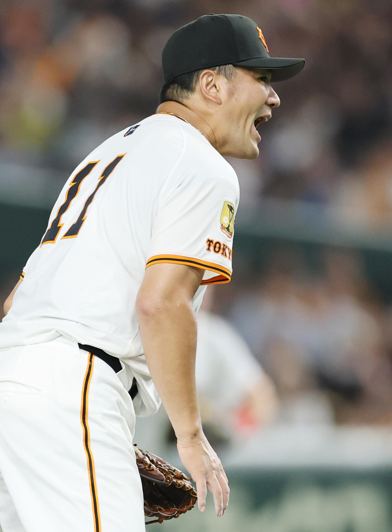 巨人対ヤクルト　5回表ヤクルト2死満塁、内山を空振り三振に仕留めほえる田中将（撮影・野上伸悟）