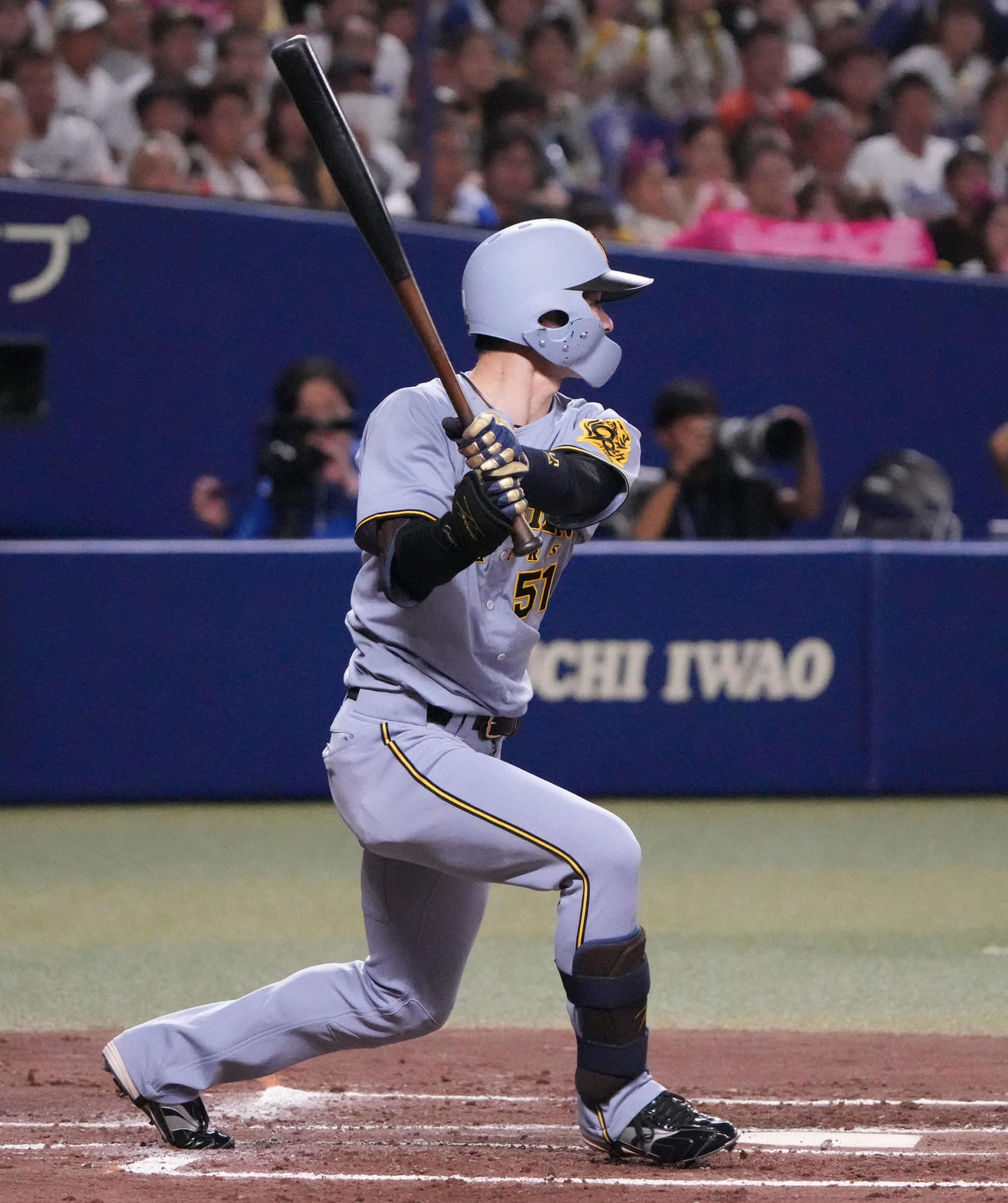 中日対阪神　3回表阪神2死二塁、中前適時打を放つ中野（撮影・森本幸一）