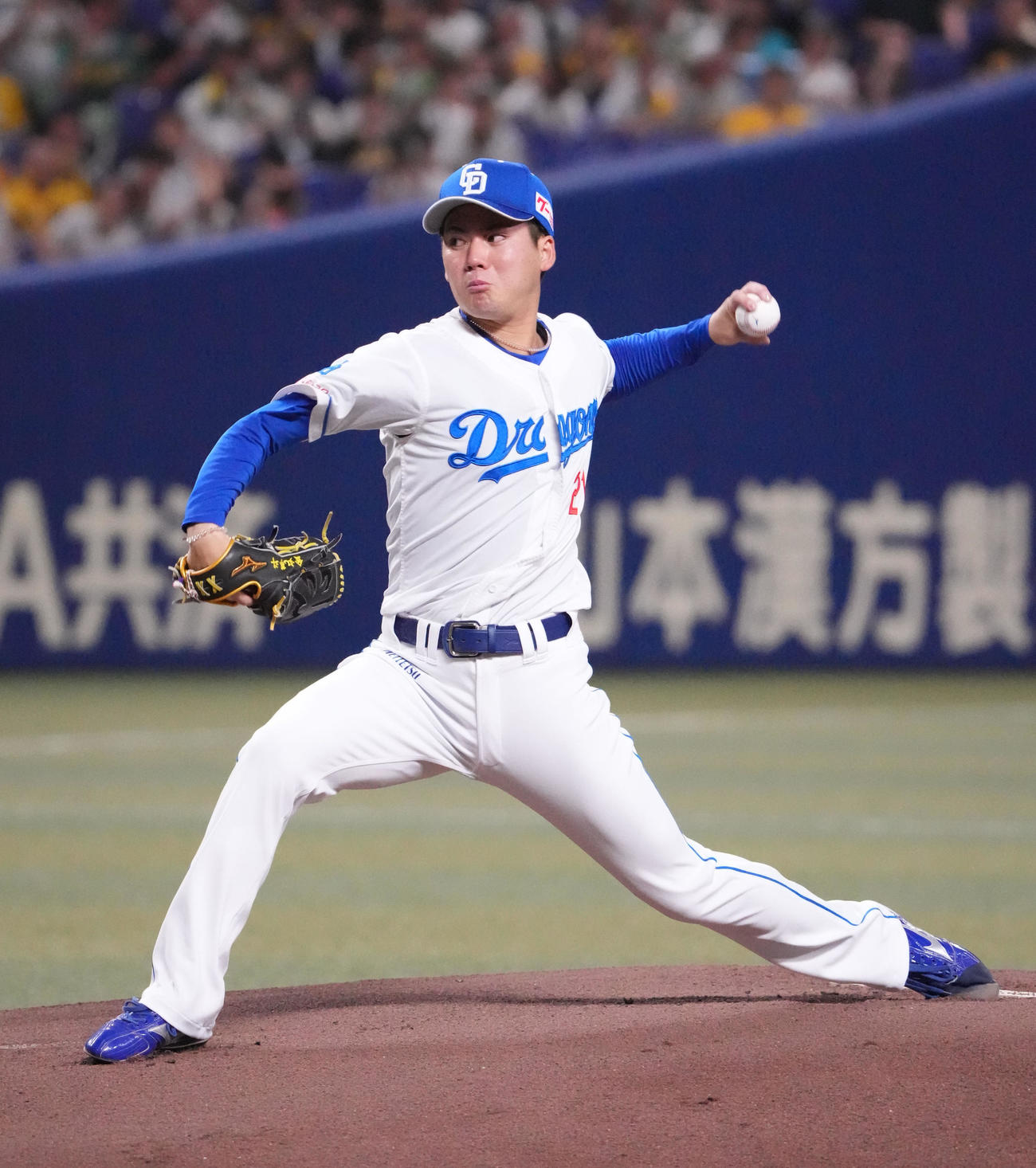 中日対阪神　1回表、登板する中日先発の金丸（撮影・森本幸一）