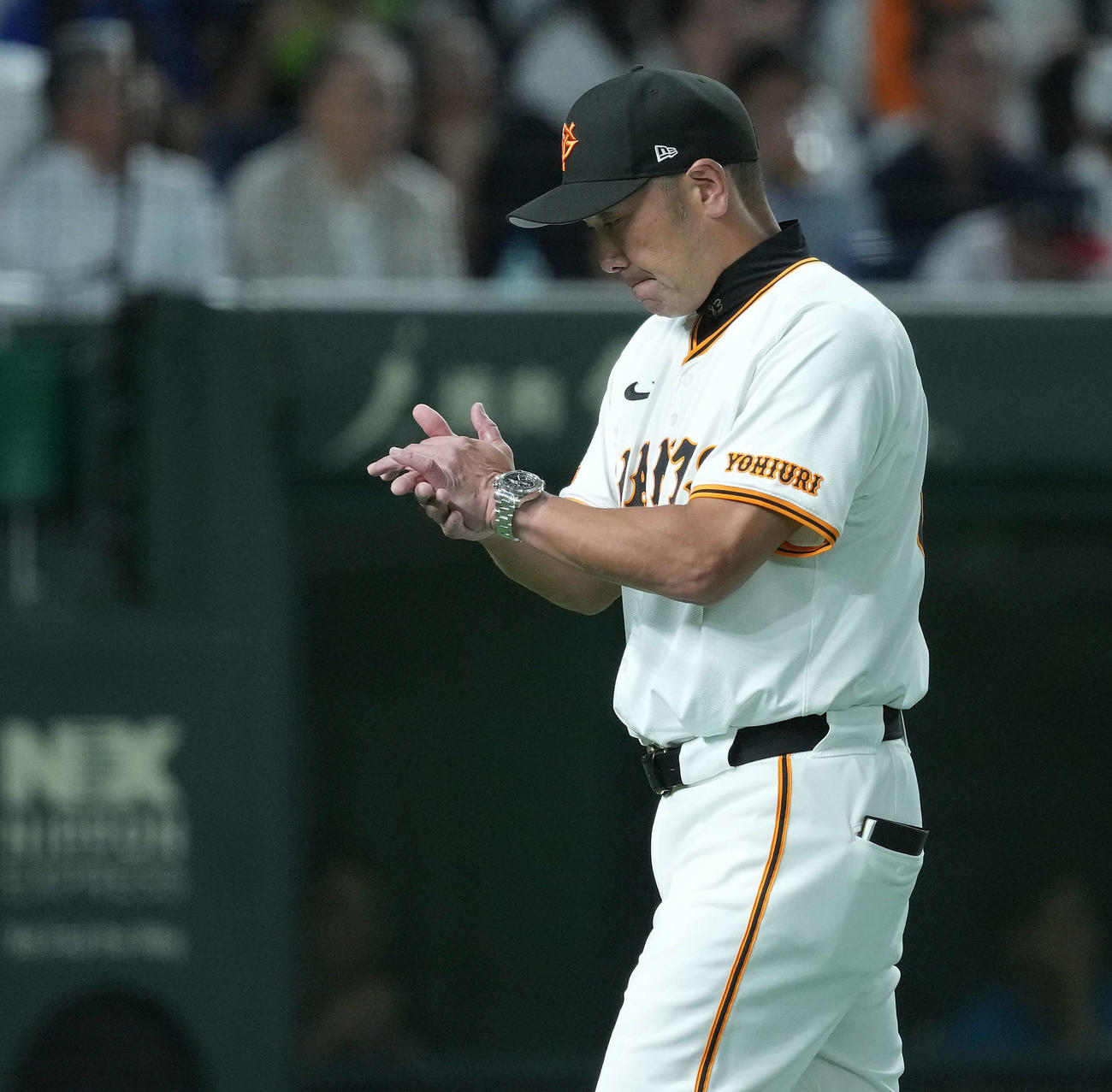 巨人対ヤクルト　ヤクルトに真けをっきした巨人阿部監督（撮影・たえ見朱実）